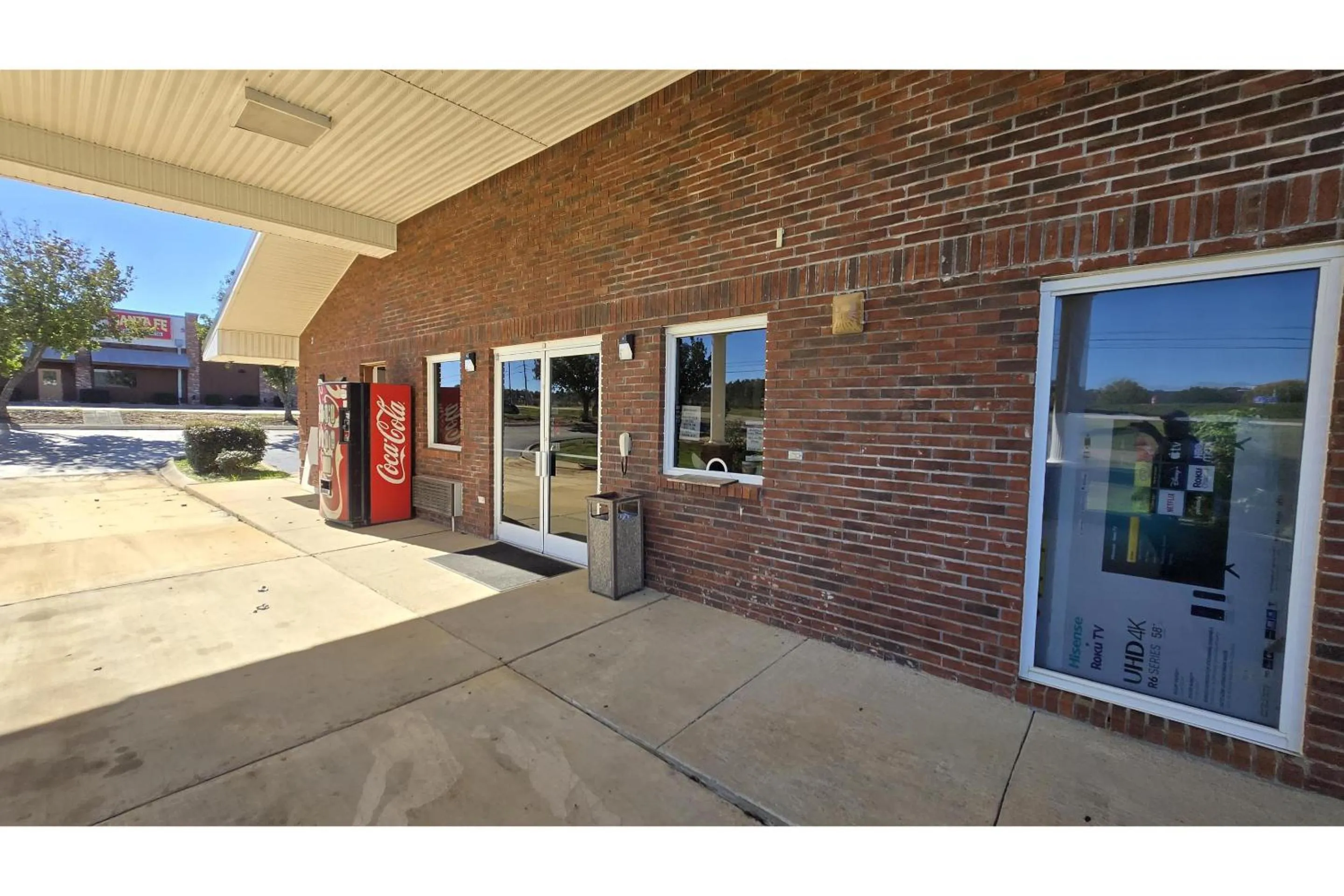 Facade/entrance in Deerfield Inn by OYO McComb I-55