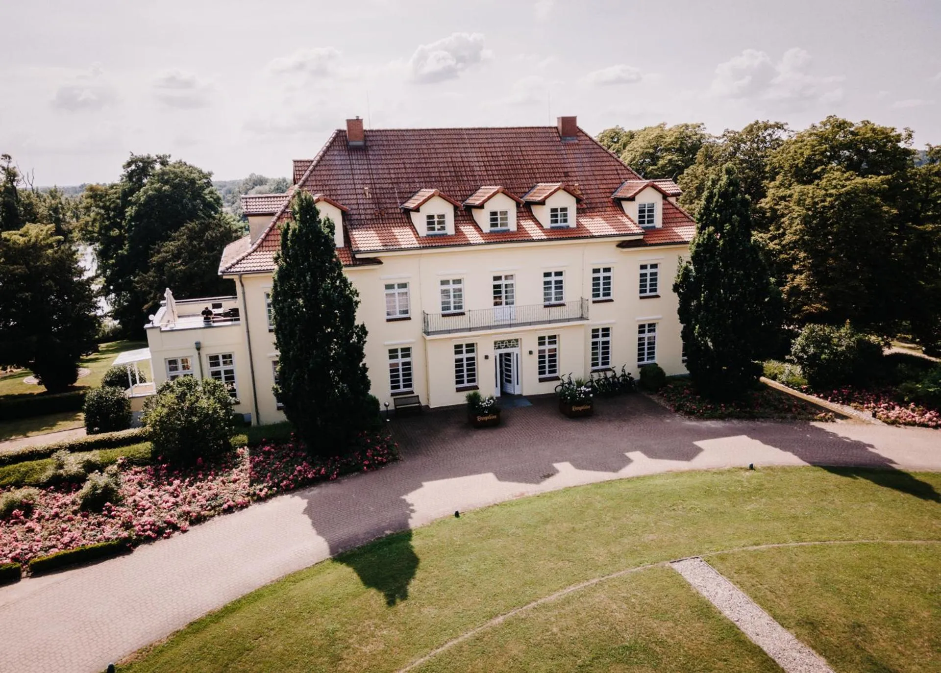 Property building in Gut Gremmelin