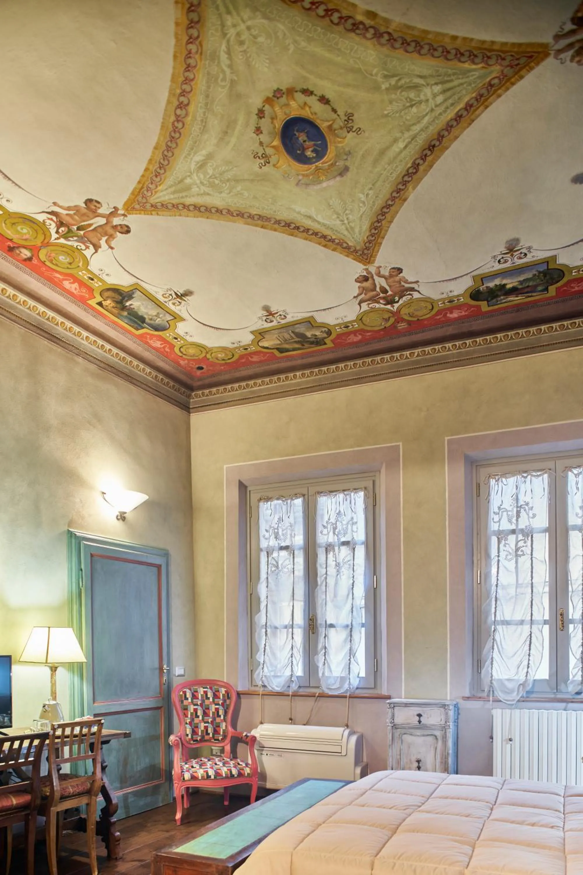 Decorative detail, Bed in Alla Scala 1746