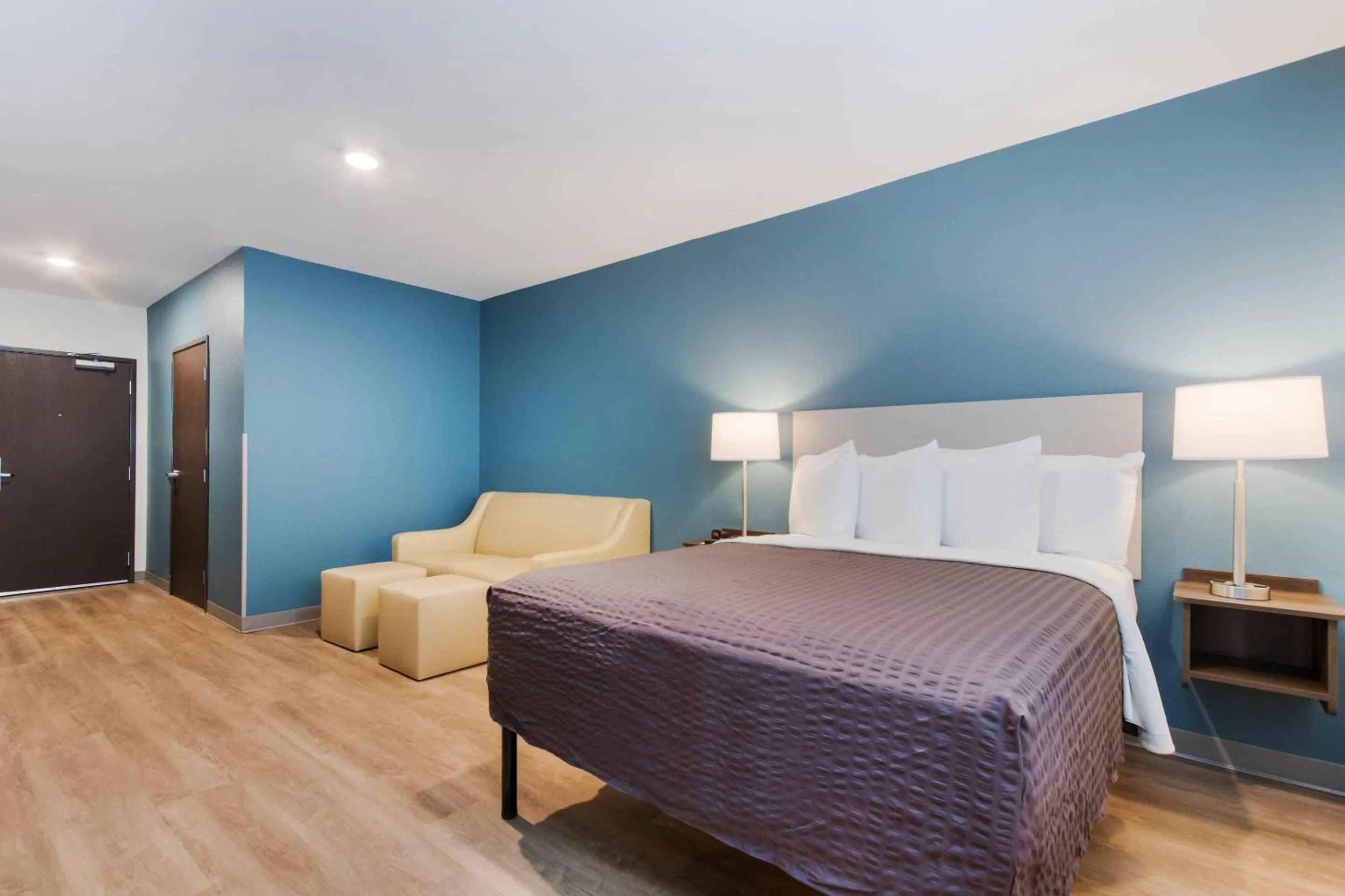 Bedroom, Bed in WoodSpring Suites Tamarac