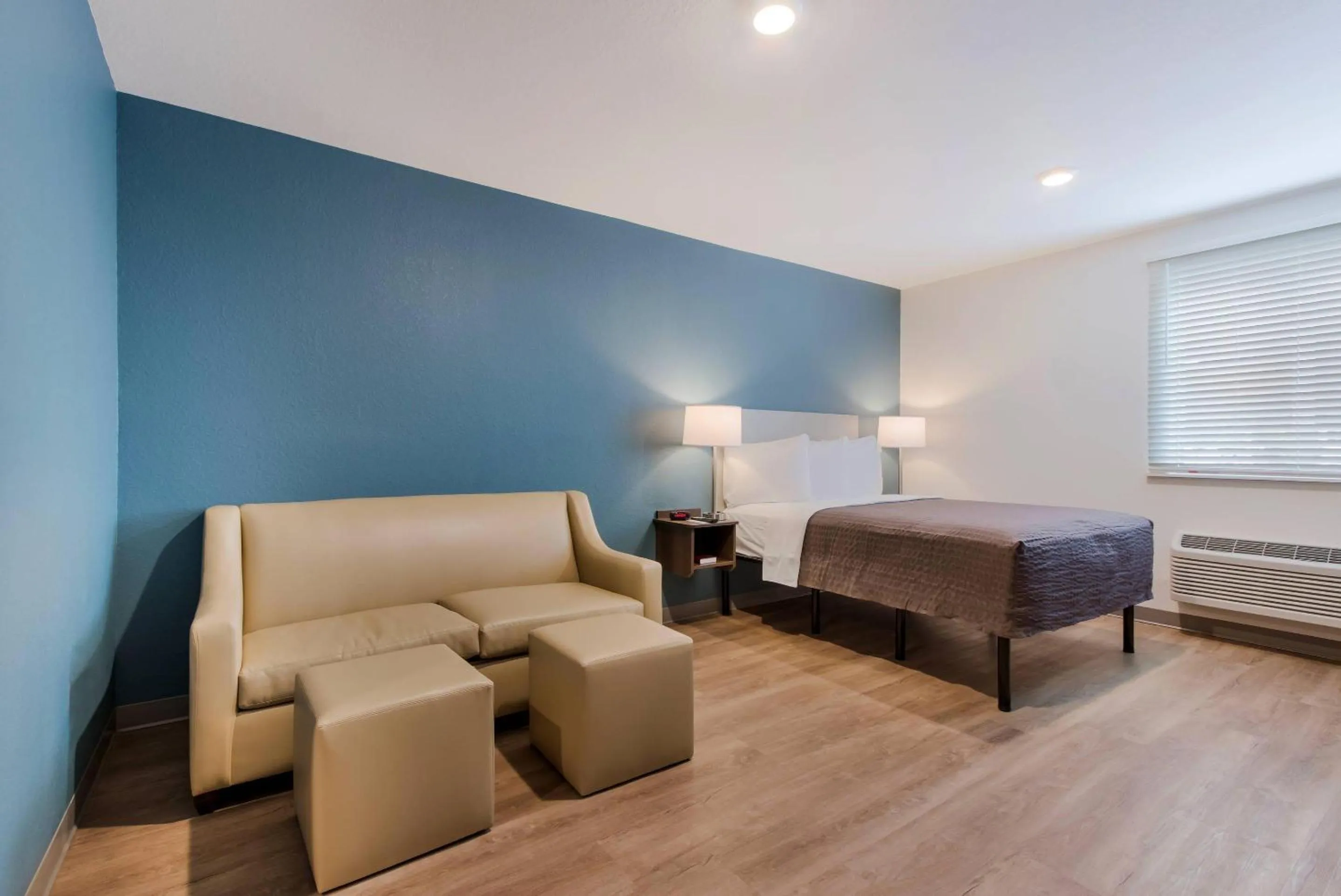 Bedroom, Bed in WoodSpring Suites Tamarac