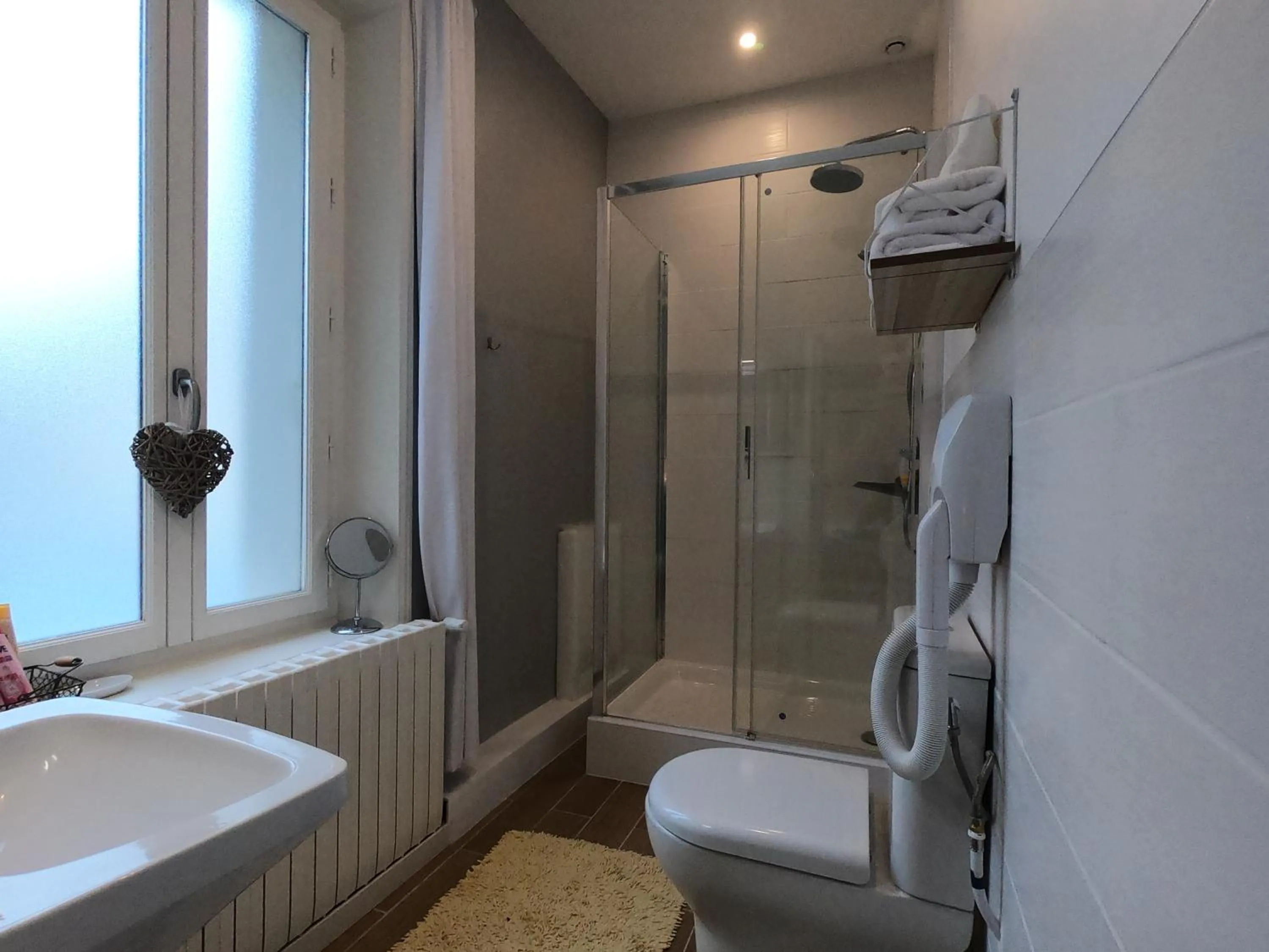 Shower in Le 31 B&B Amboise Centre