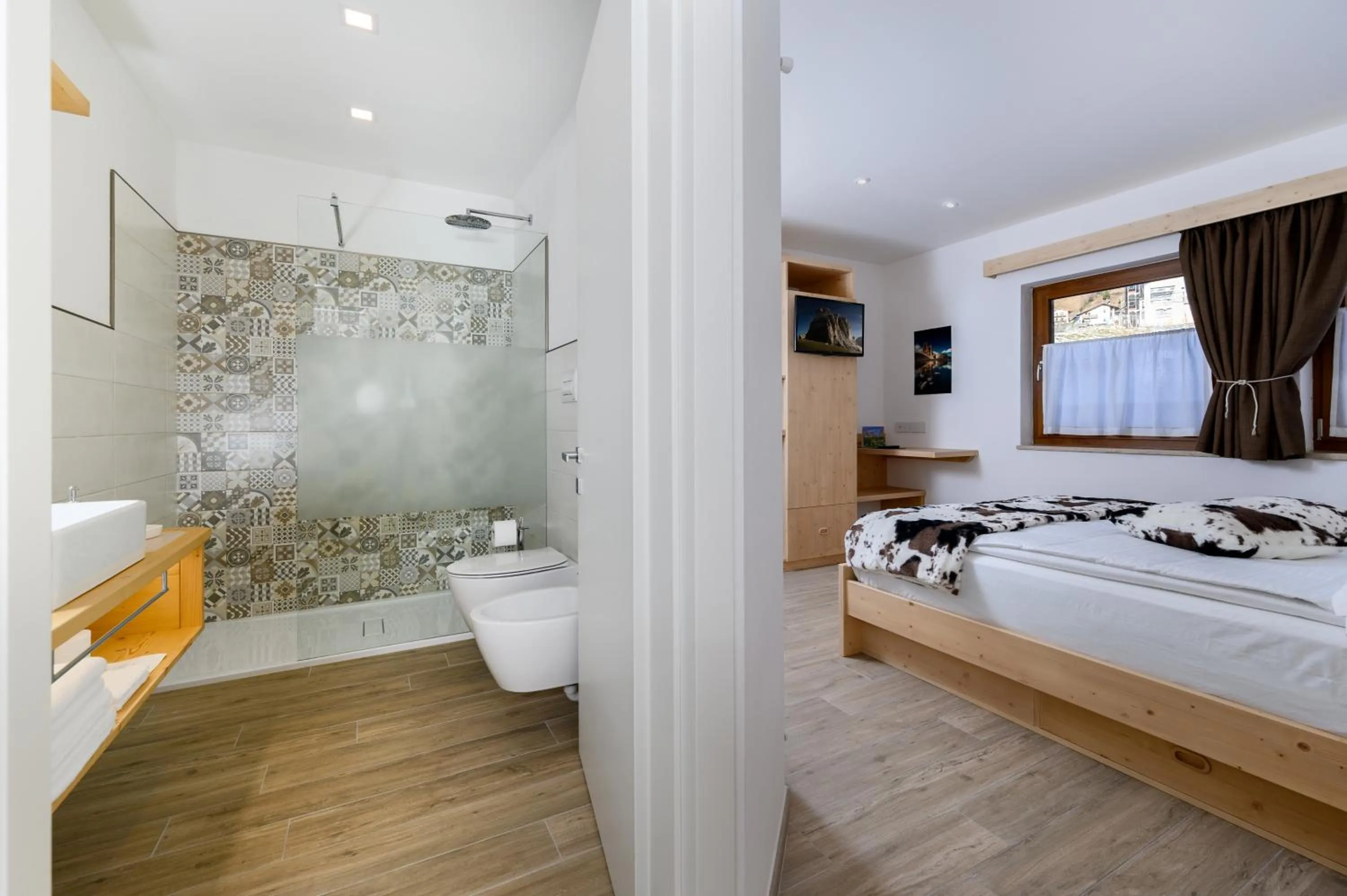 Shower, Bed in B&BeautyFol Dolomites B&B adults only