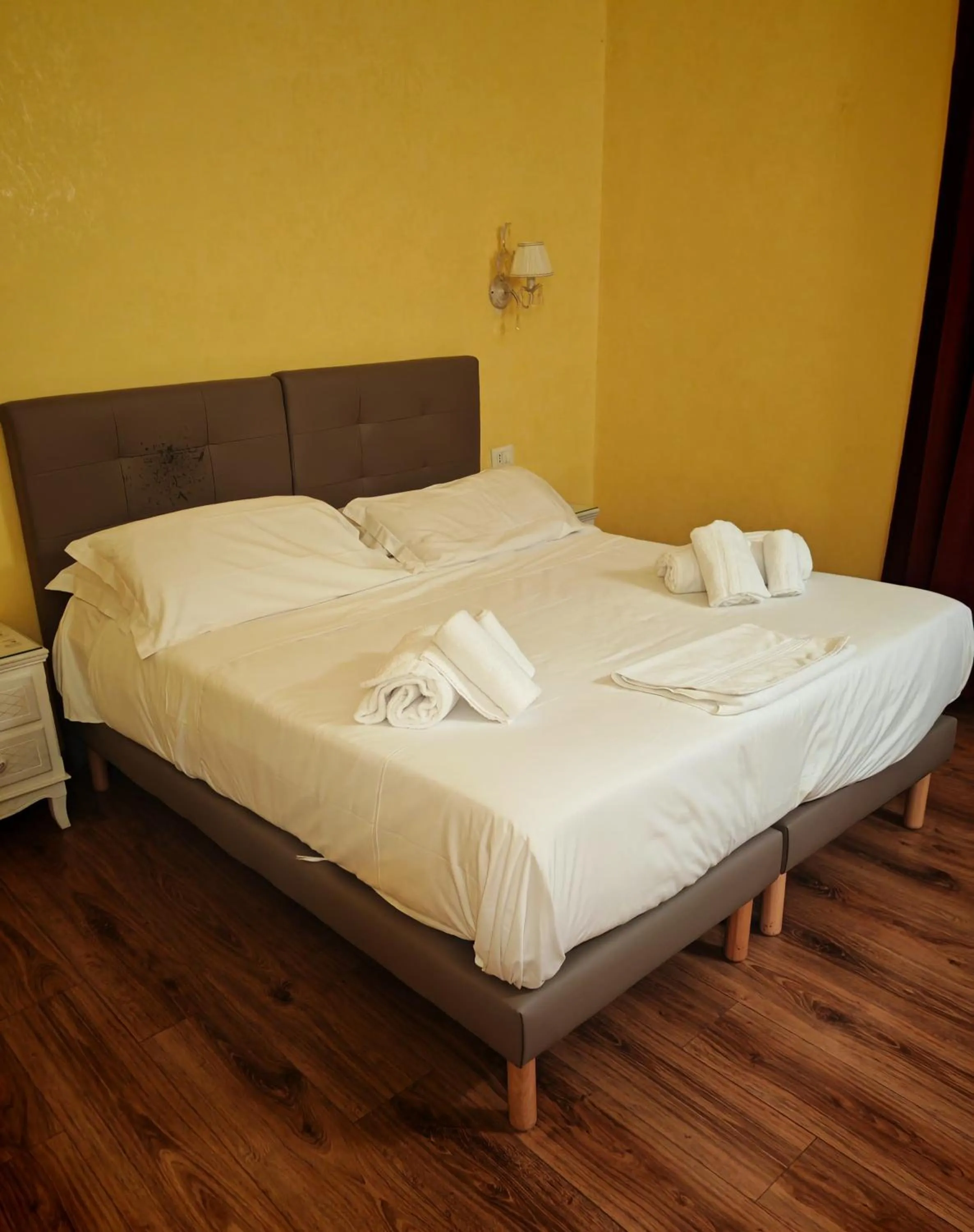 Photo of the whole room, Bed in La Breccia A Porta Pia