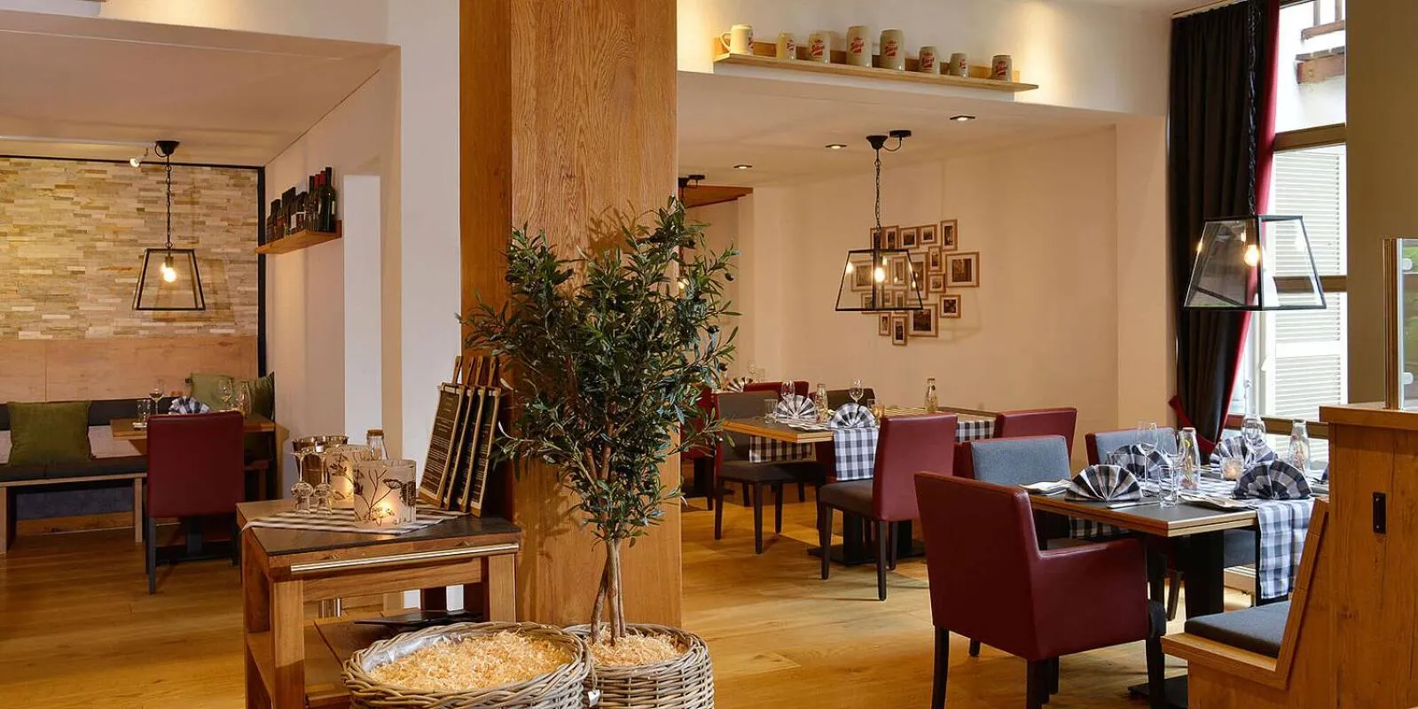 Restaurant/places to eat in Landhotel Schnuck