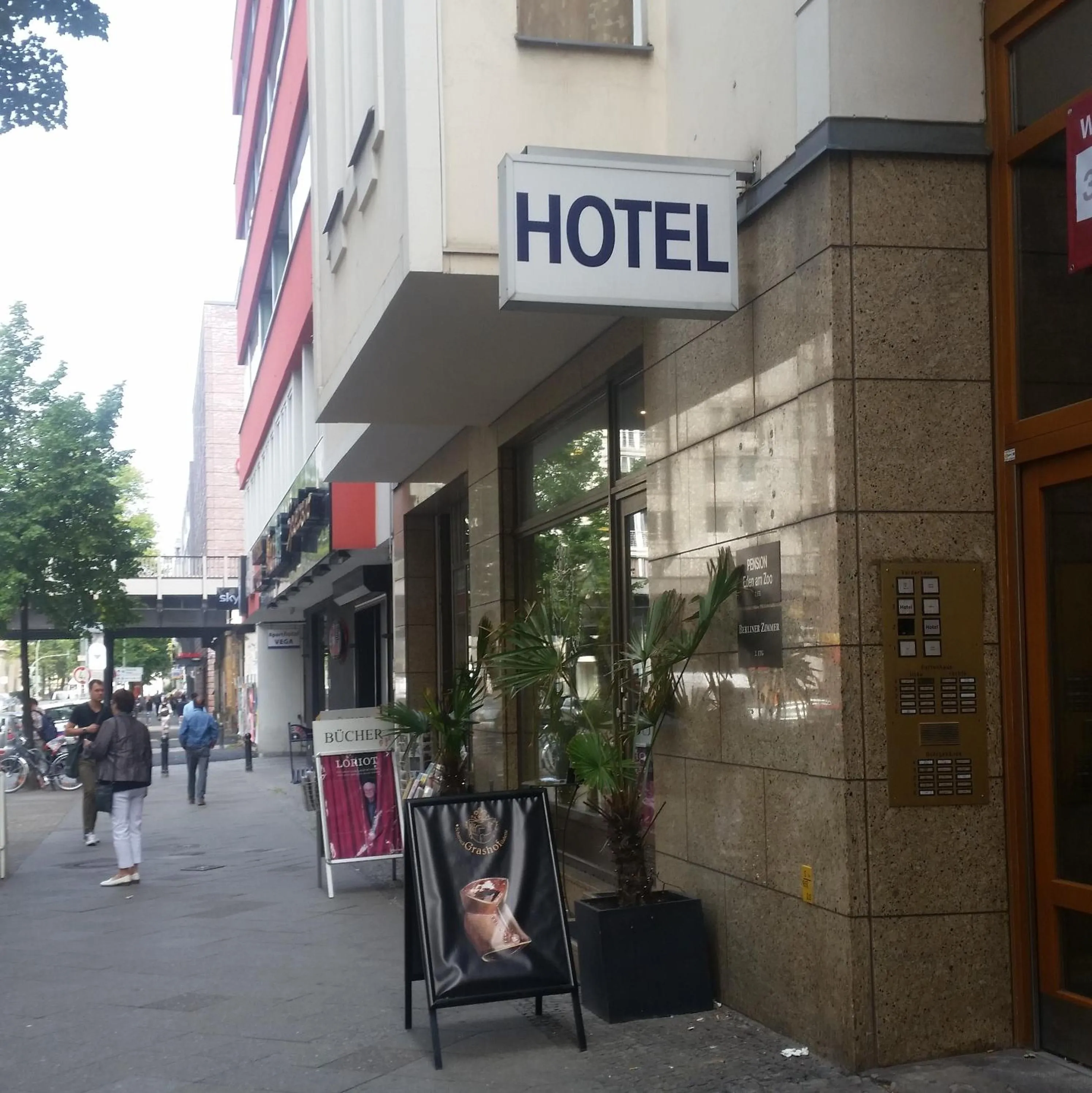 Facade/entrance in Hotel Eden am Zoo
