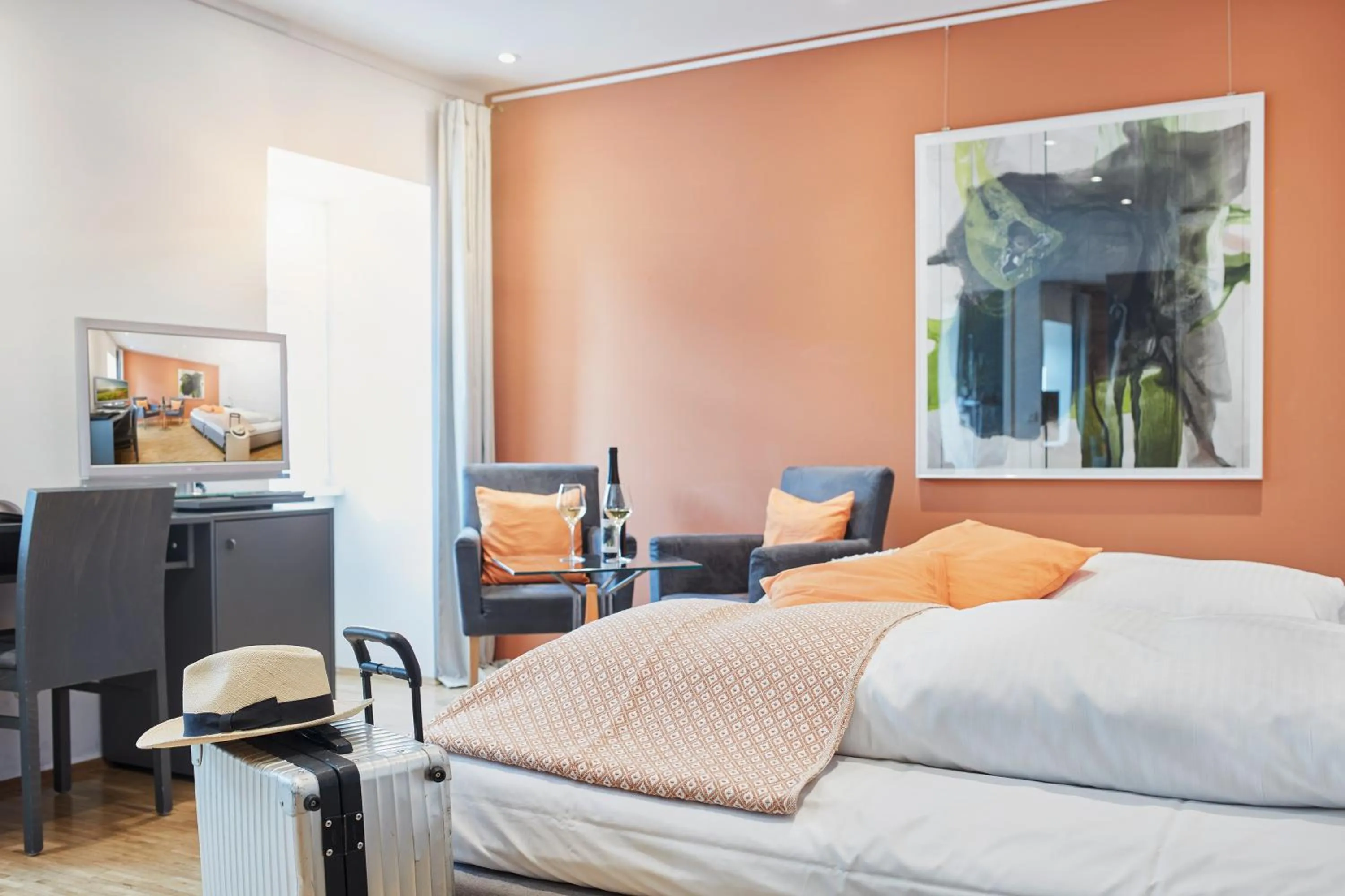 Bed in Breuer's Rüdesheimer Schloss