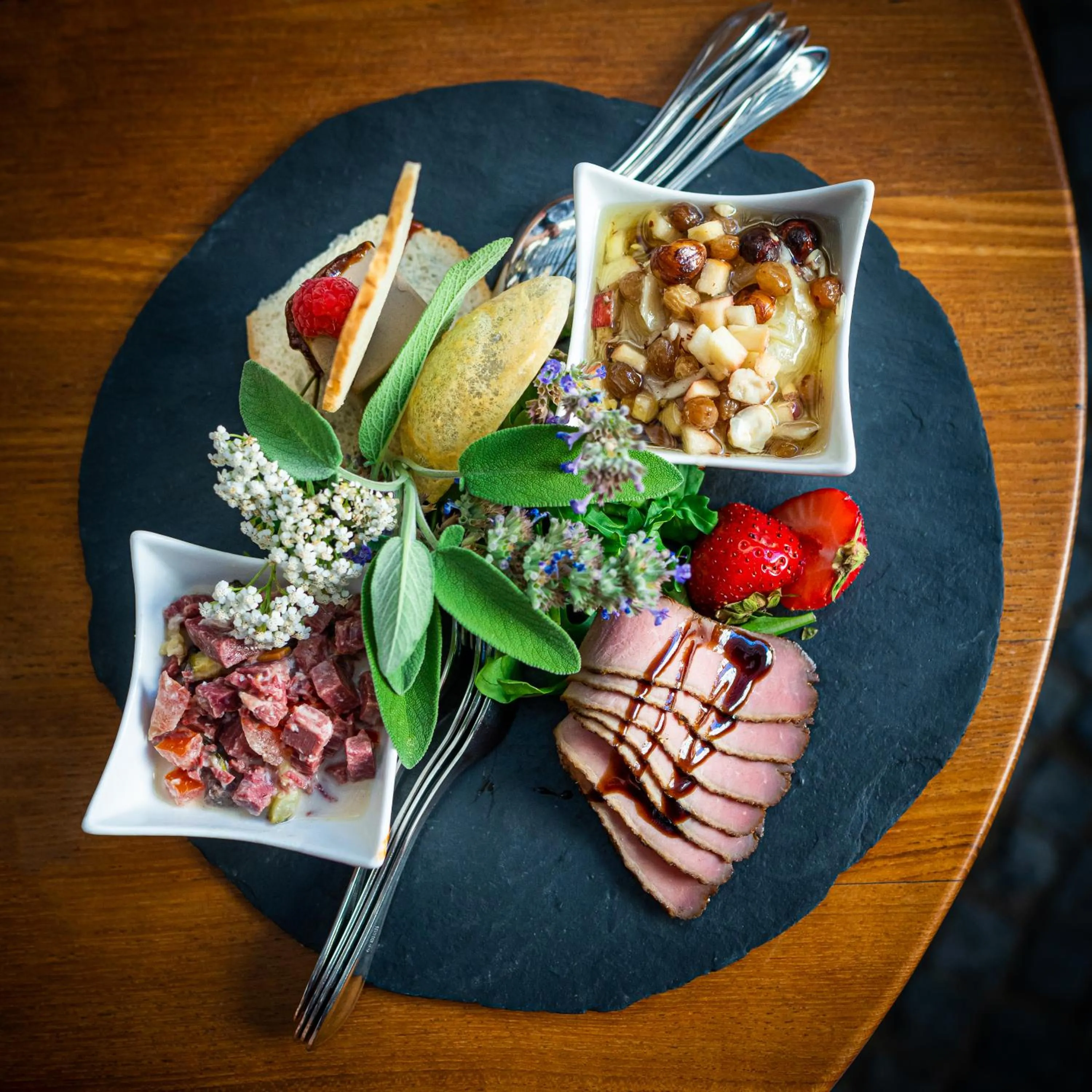 Food and drinks in Breuer's Rüdesheimer Schloss