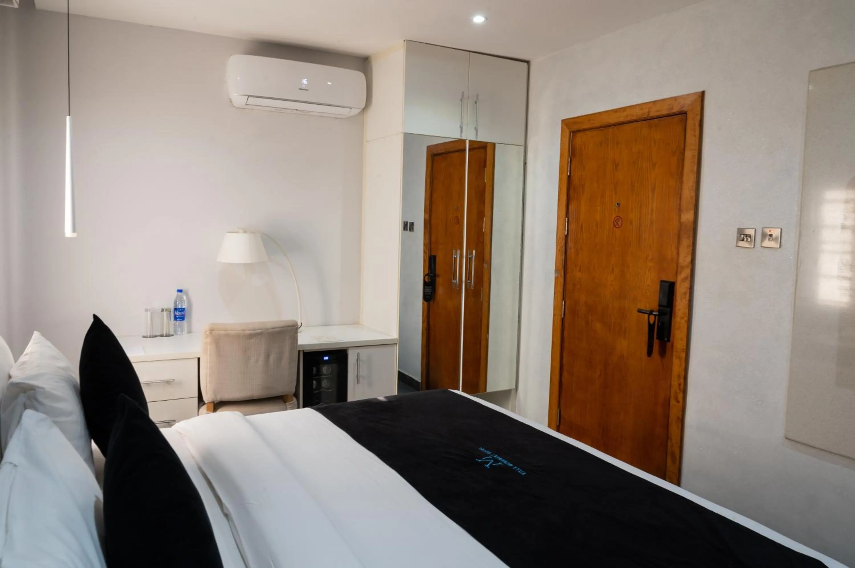 View (from property/room), Bed in Villa Monument Hotel