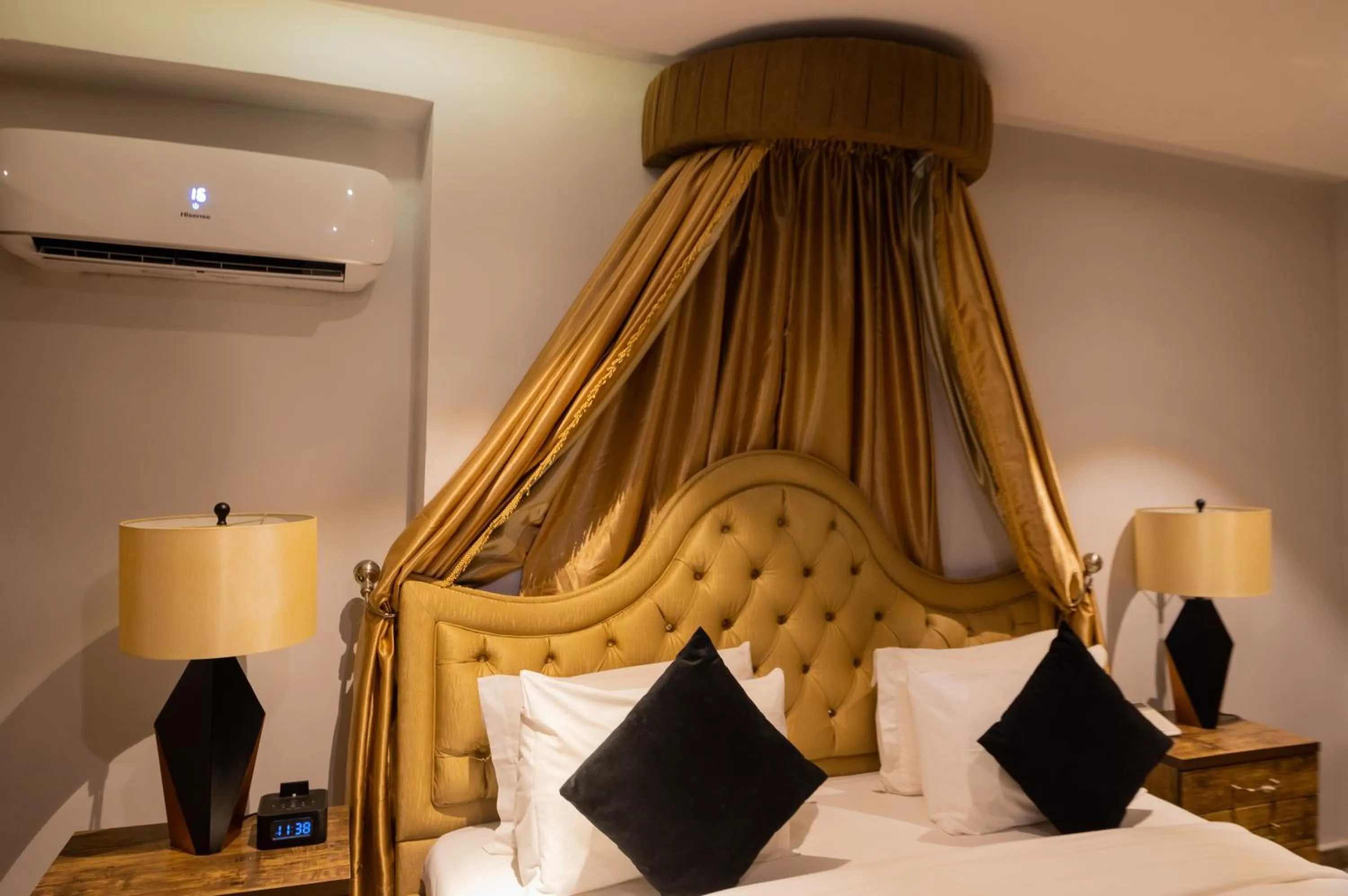 Bed in Villa Monument Hotel