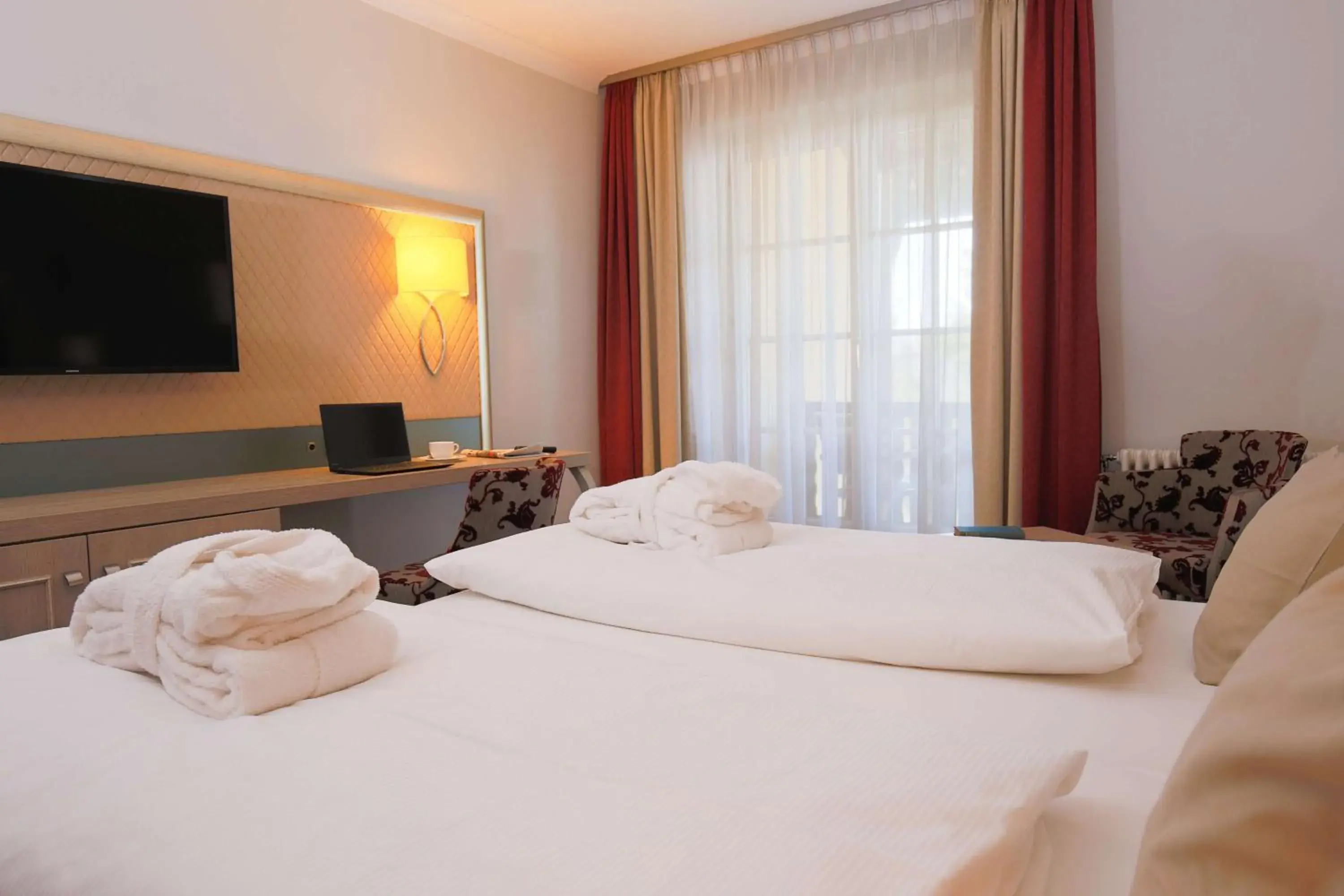 Bedroom, Bed in Hotel Bayerischer Hof Miesbach, BW Premier Collection Bedroom, Bed in Hotel Bayerischer Hof Miesbach, BW Premier Collection