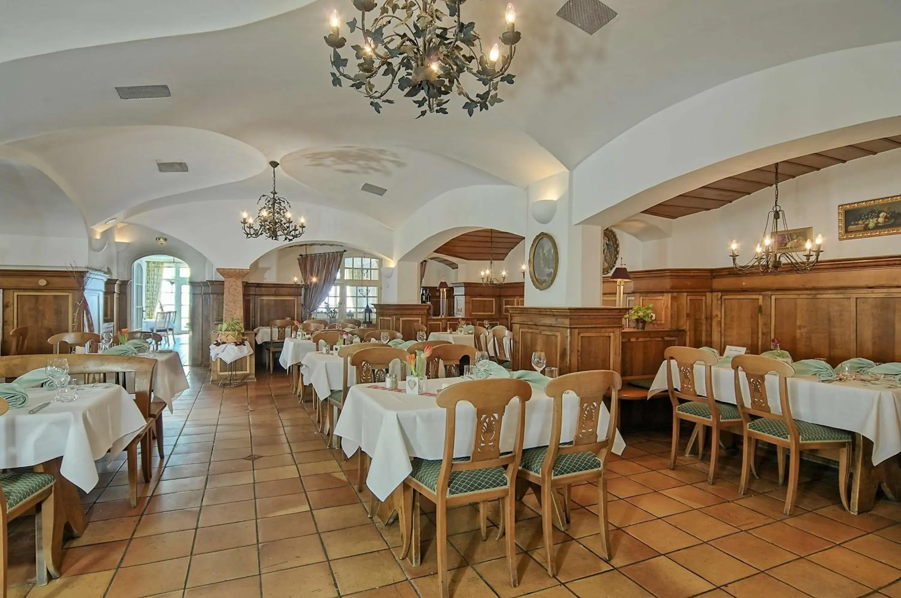 Restaurant/places to eat in Hotel Bayerischer Hof Miesbach, BW Premier Collection Restaurant/places to eat in Hotel Bayerischer Hof Miesbach, BW Premier Collection