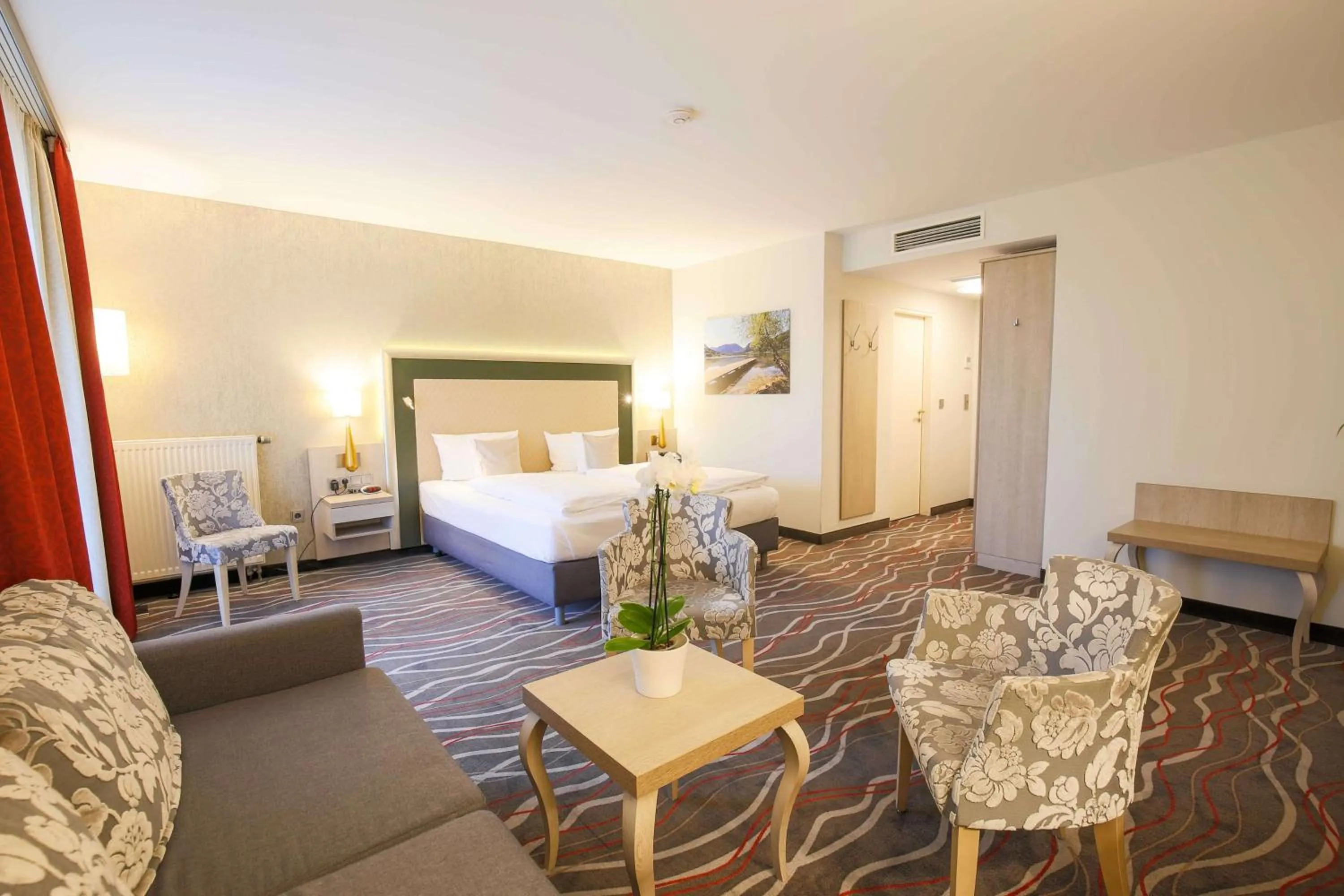 Photo of the whole room, Bed in Hotel Bayerischer Hof Miesbach, BW Premier Collection