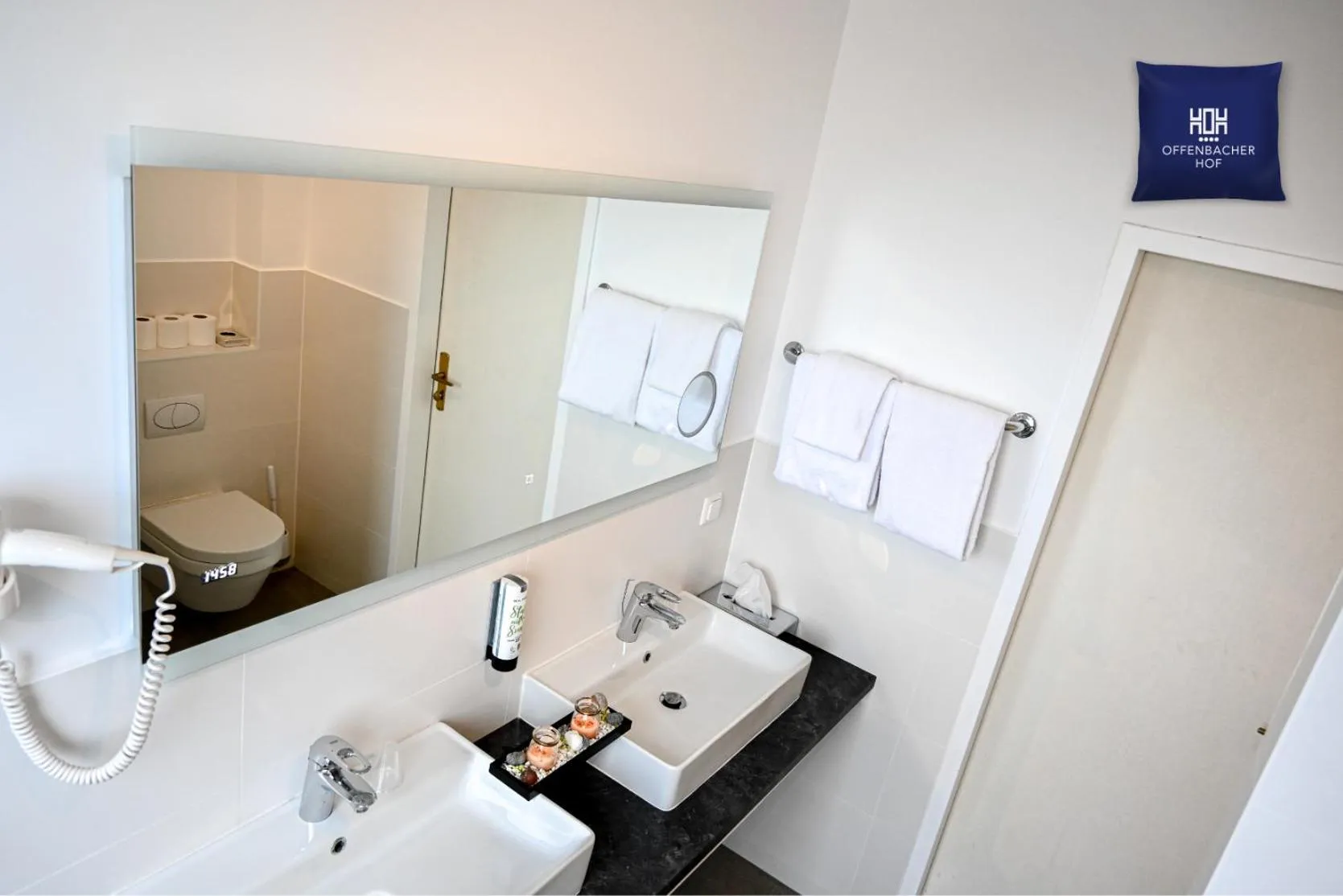 Shower in Hotel Offenbacher Hof