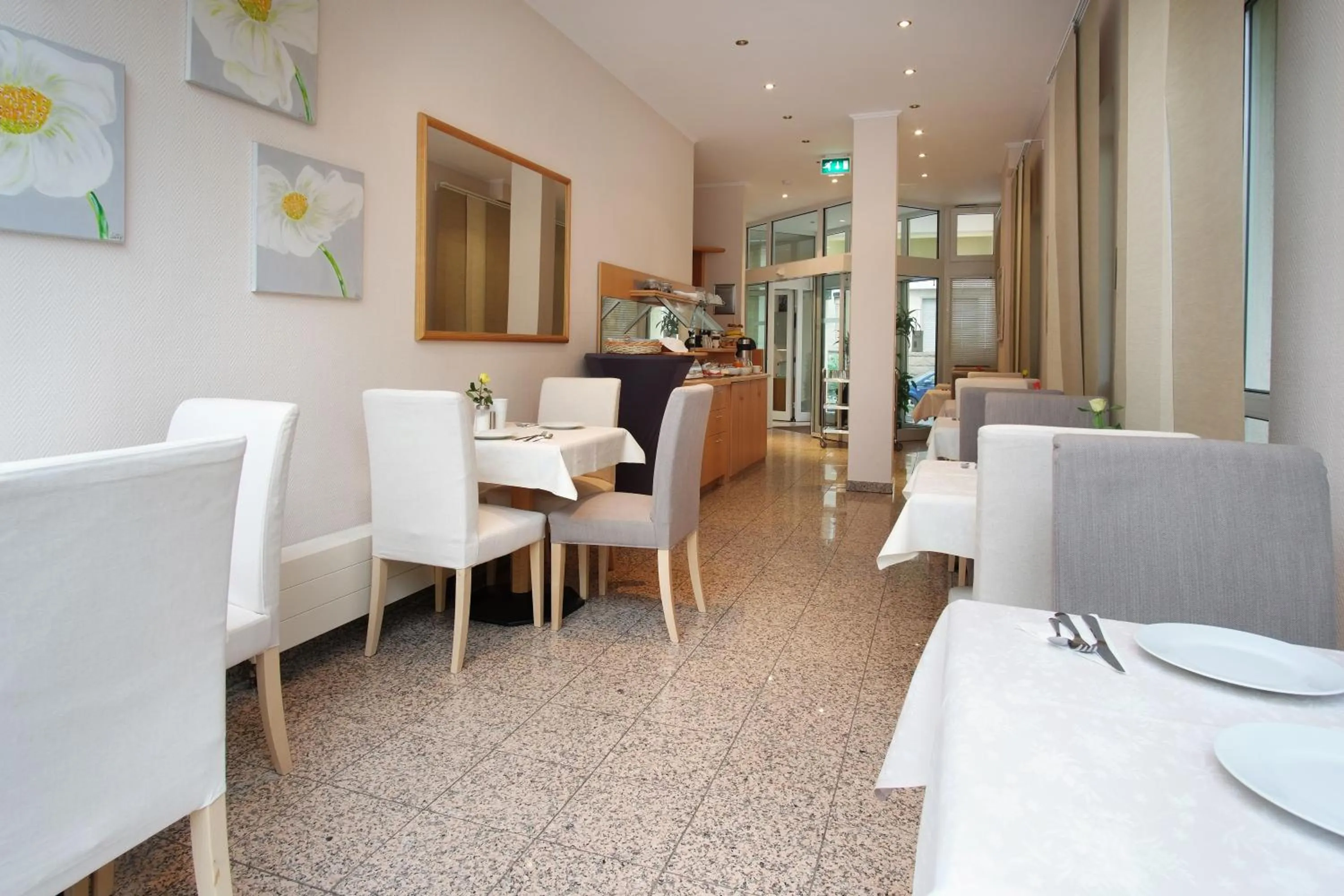 Lobby or reception in Eurotel am Main