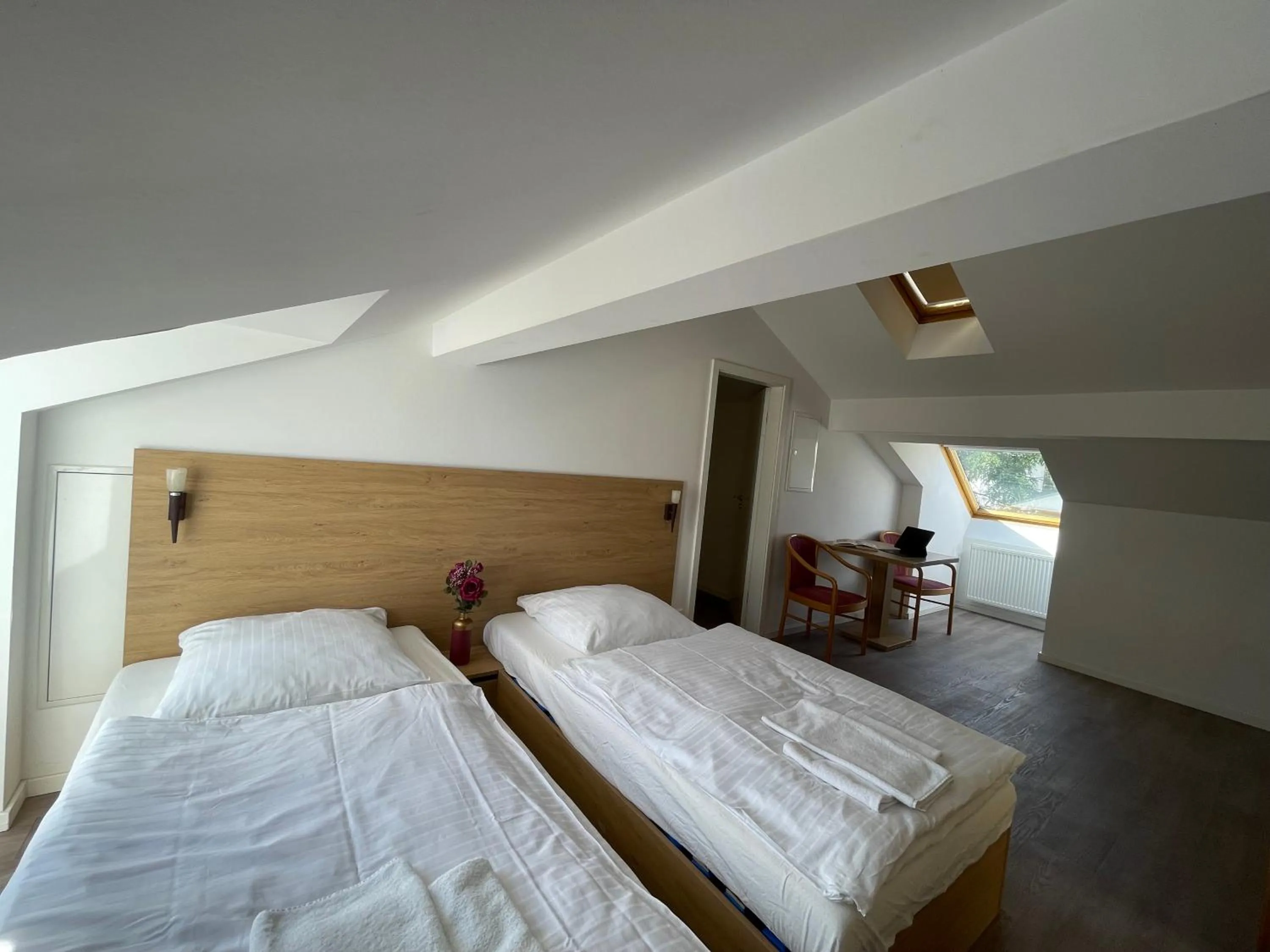 Photo of the whole room, Bed in Eurotel am Main