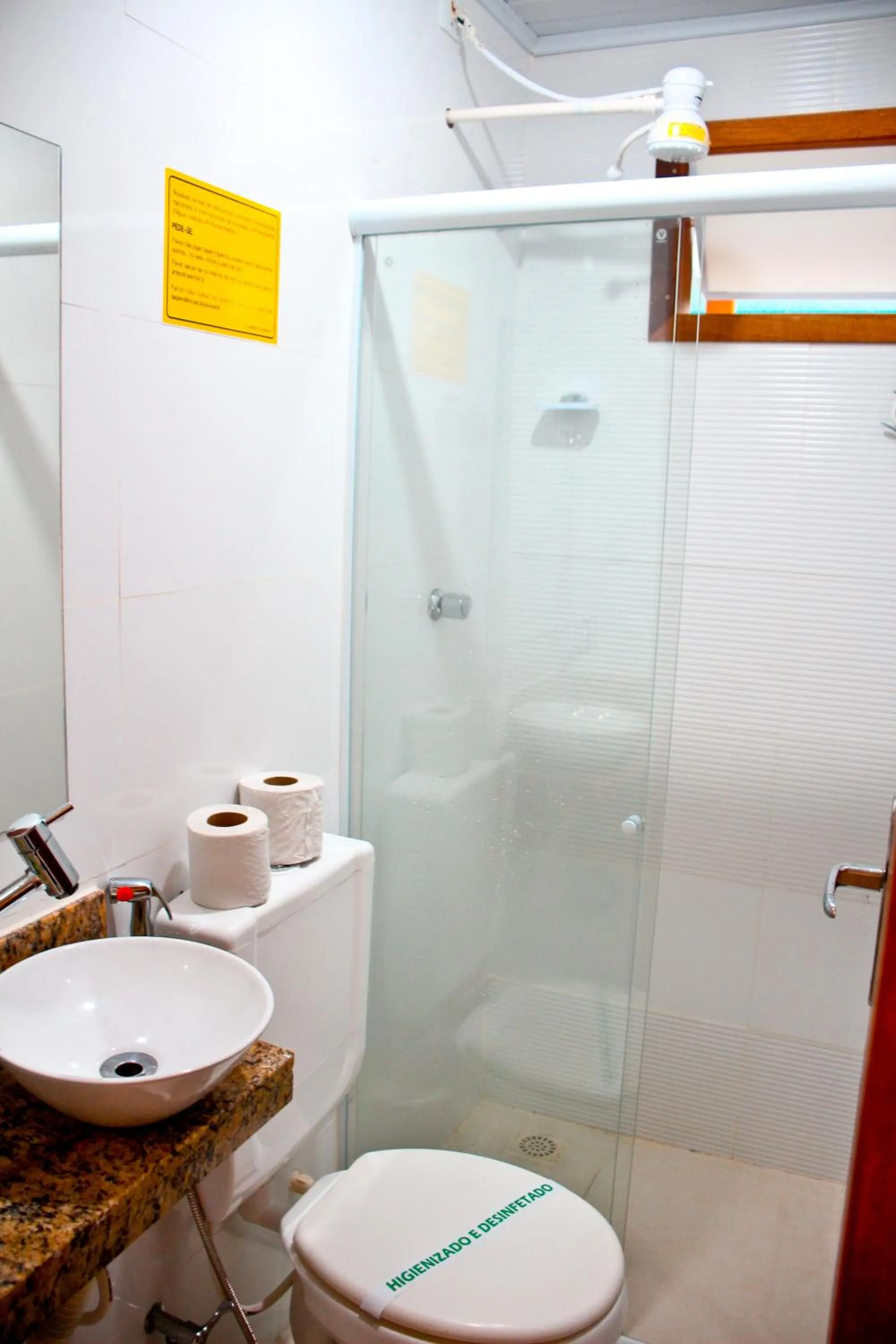 Shower in Pousada Solar da Praia