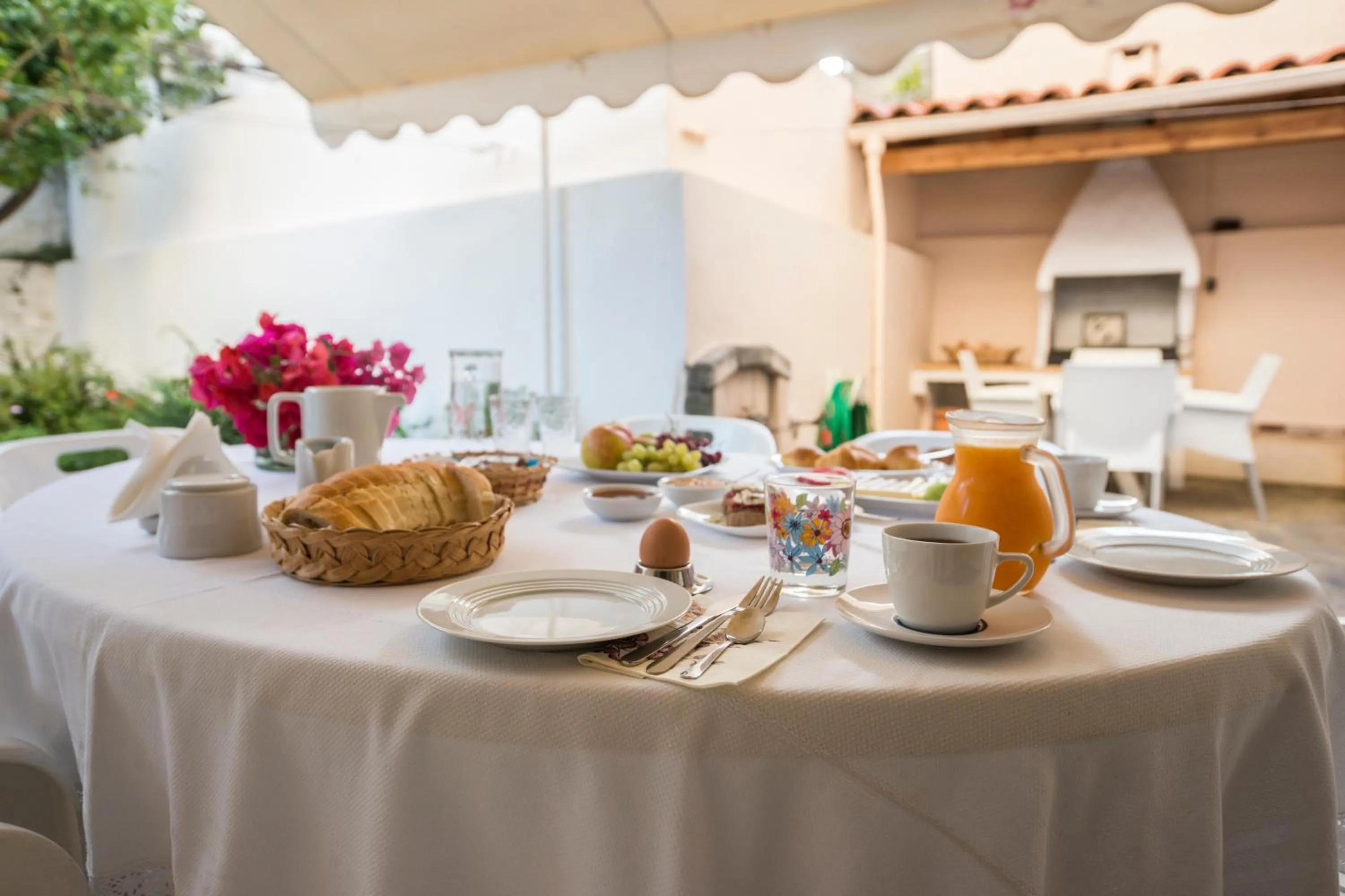 Breakfast in Stratis Apartments