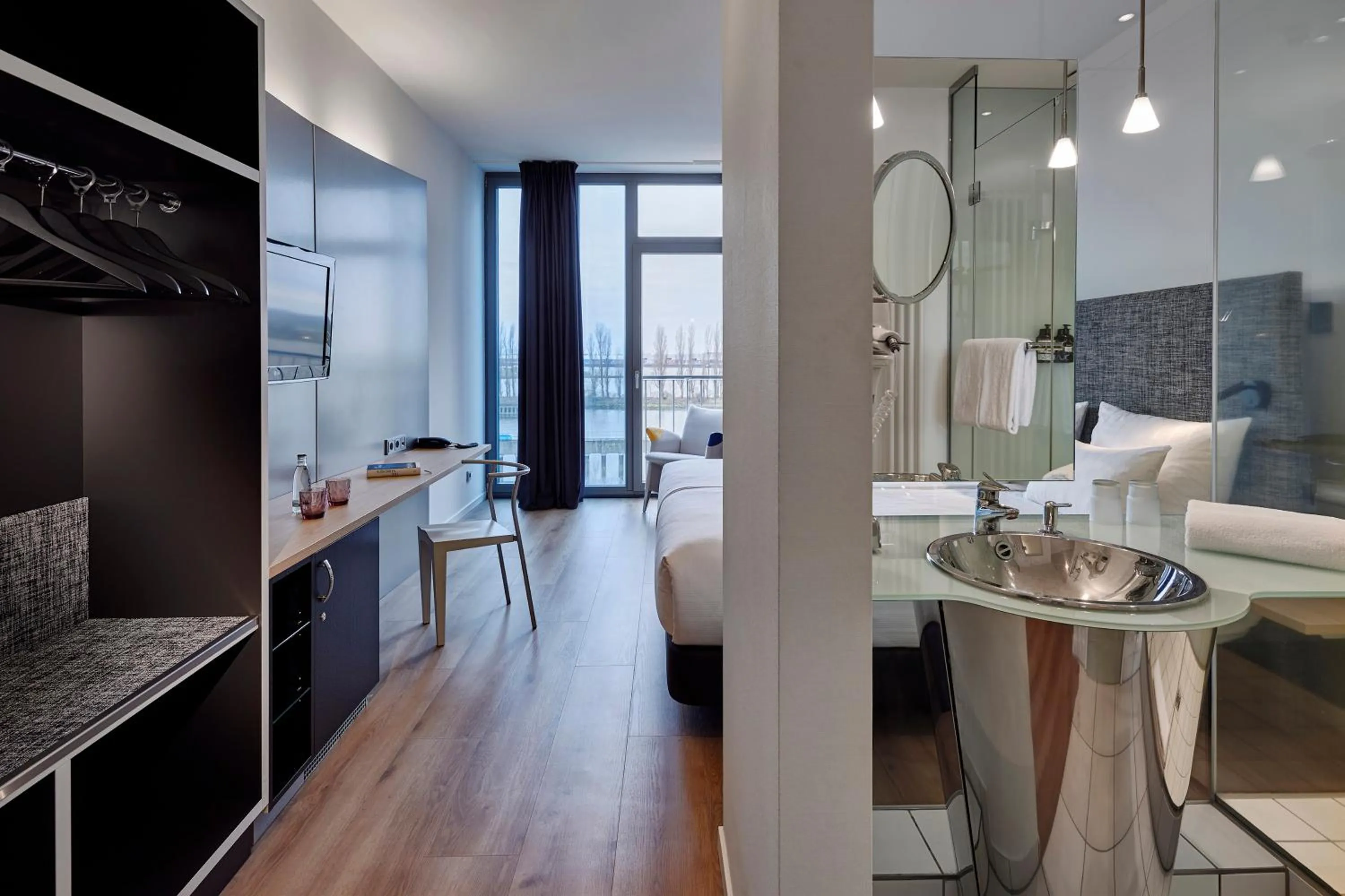 Bathroom in INNSiDE by Meliá Bremen