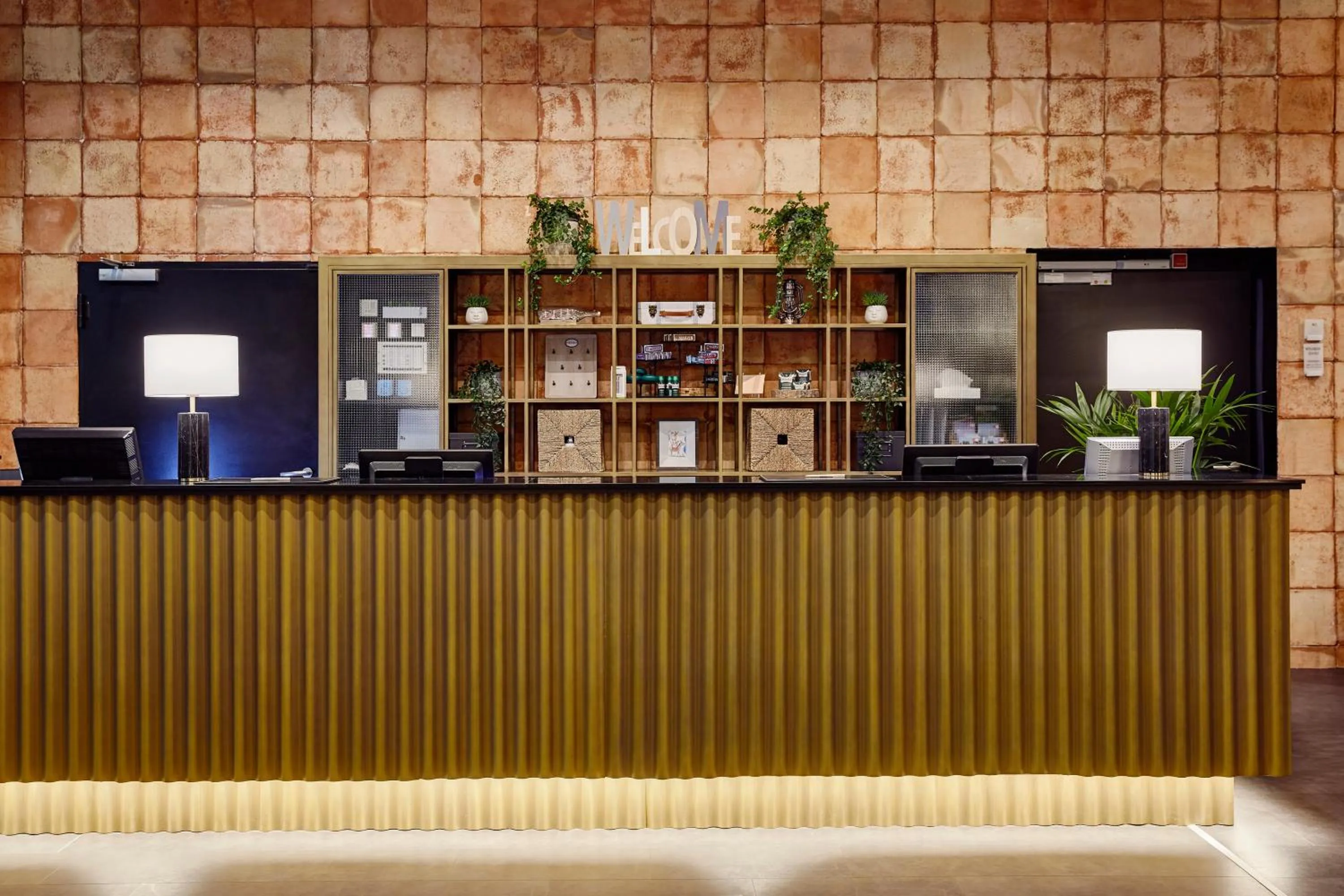 Lobby or reception in INNSiDE by Meliá Bremen