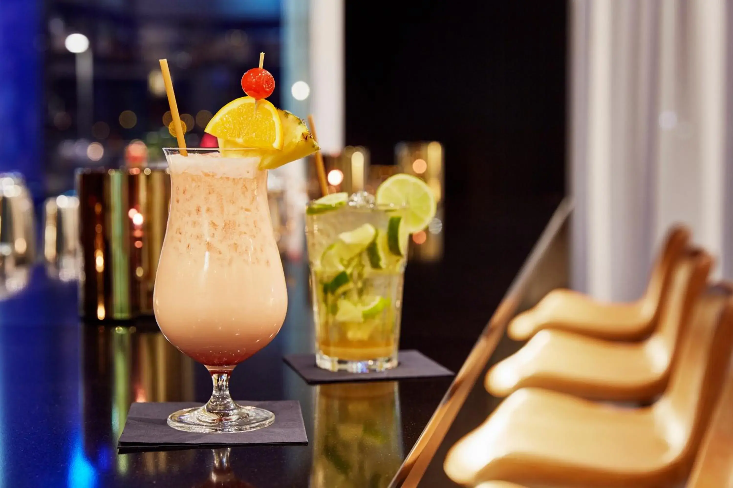 Lounge or bar in INNSiDE by Meliá Bremen Lounge or bar in INNSiDE by Meliá Bremen