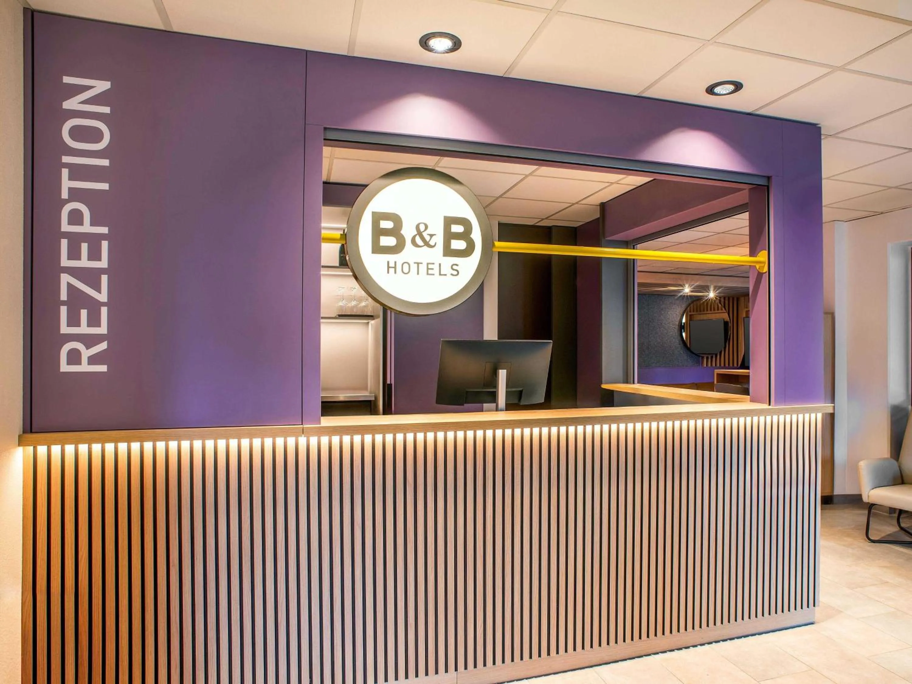 Lobby or reception in B&B Hotel Schwerin-Süd