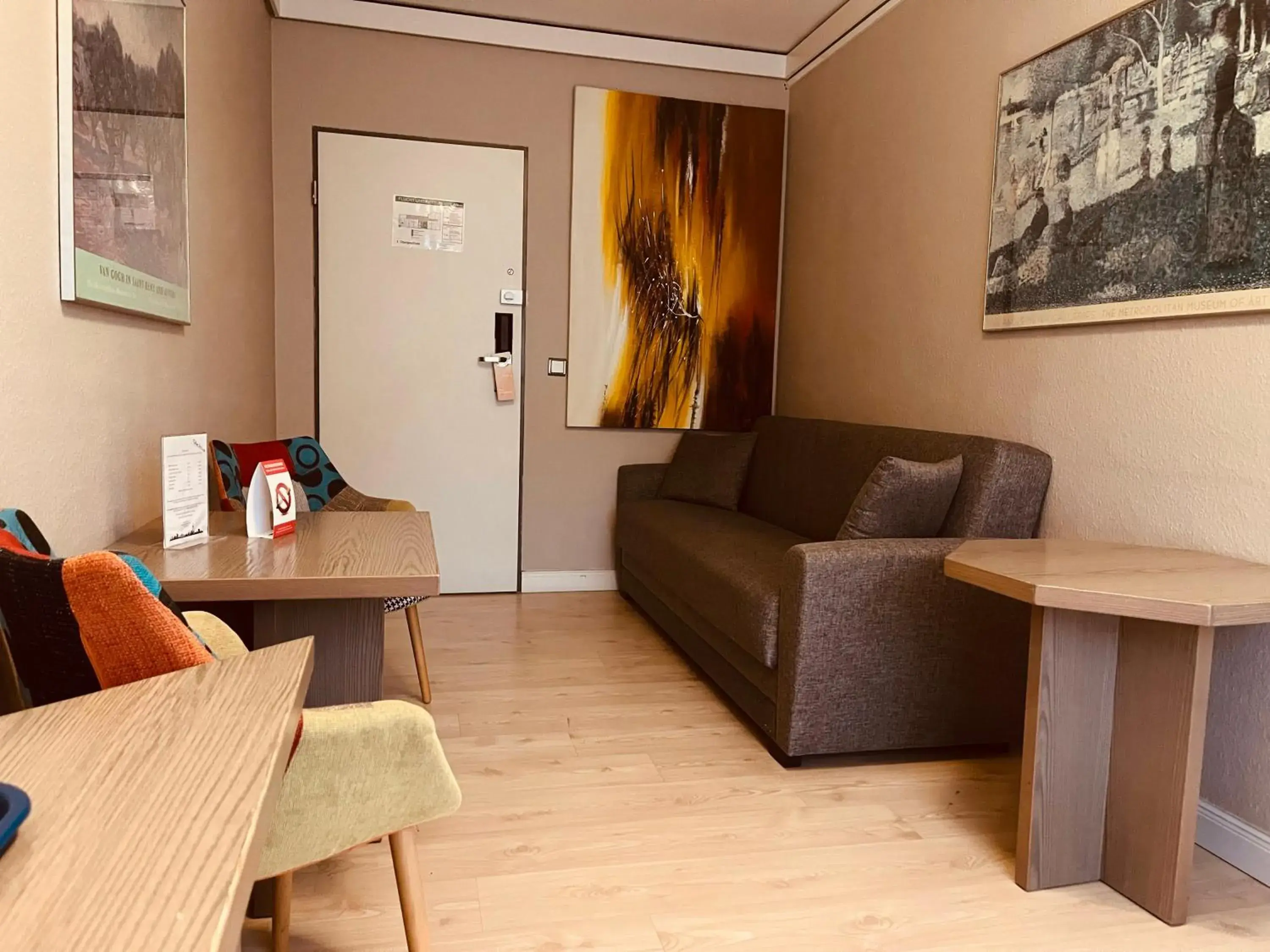 Living room in Hotel Düsseldorf City by Tulip Inn Living room in Hotel Düsseldorf City by Tulip Inn