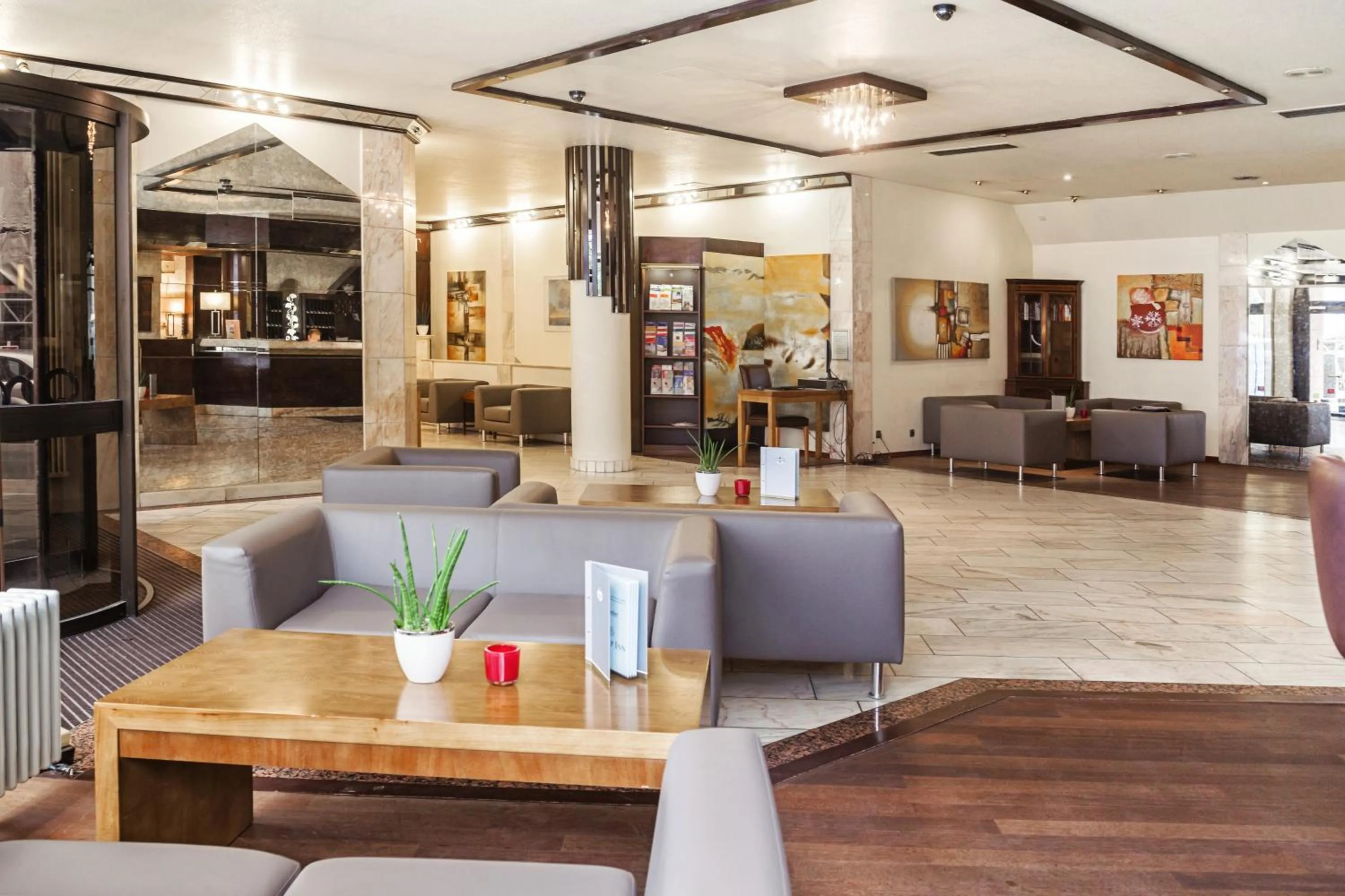Lobby or reception in Hotel Düsseldorf City by Tulip Inn