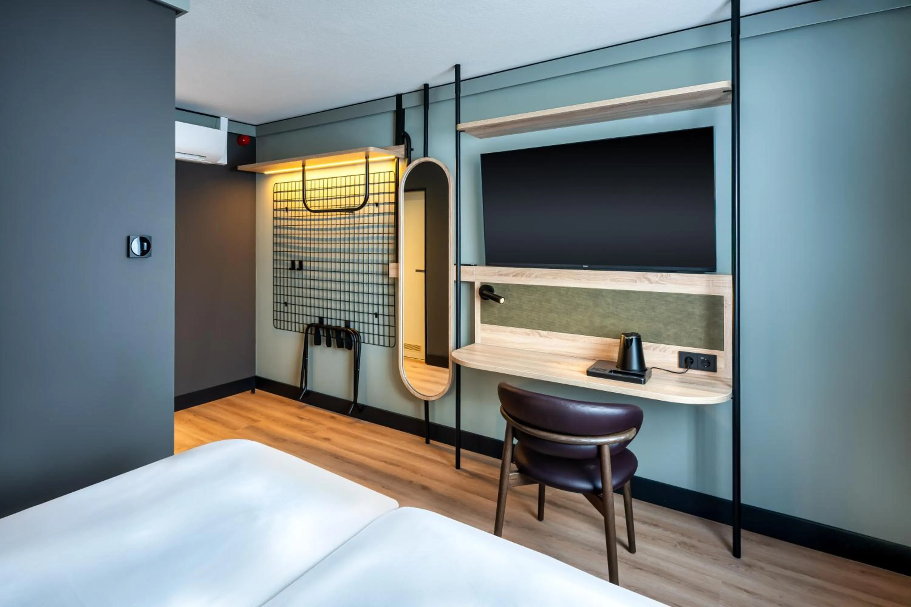 TV and multimedia, Bed in Radisson Hotel Dusseldorf City Center