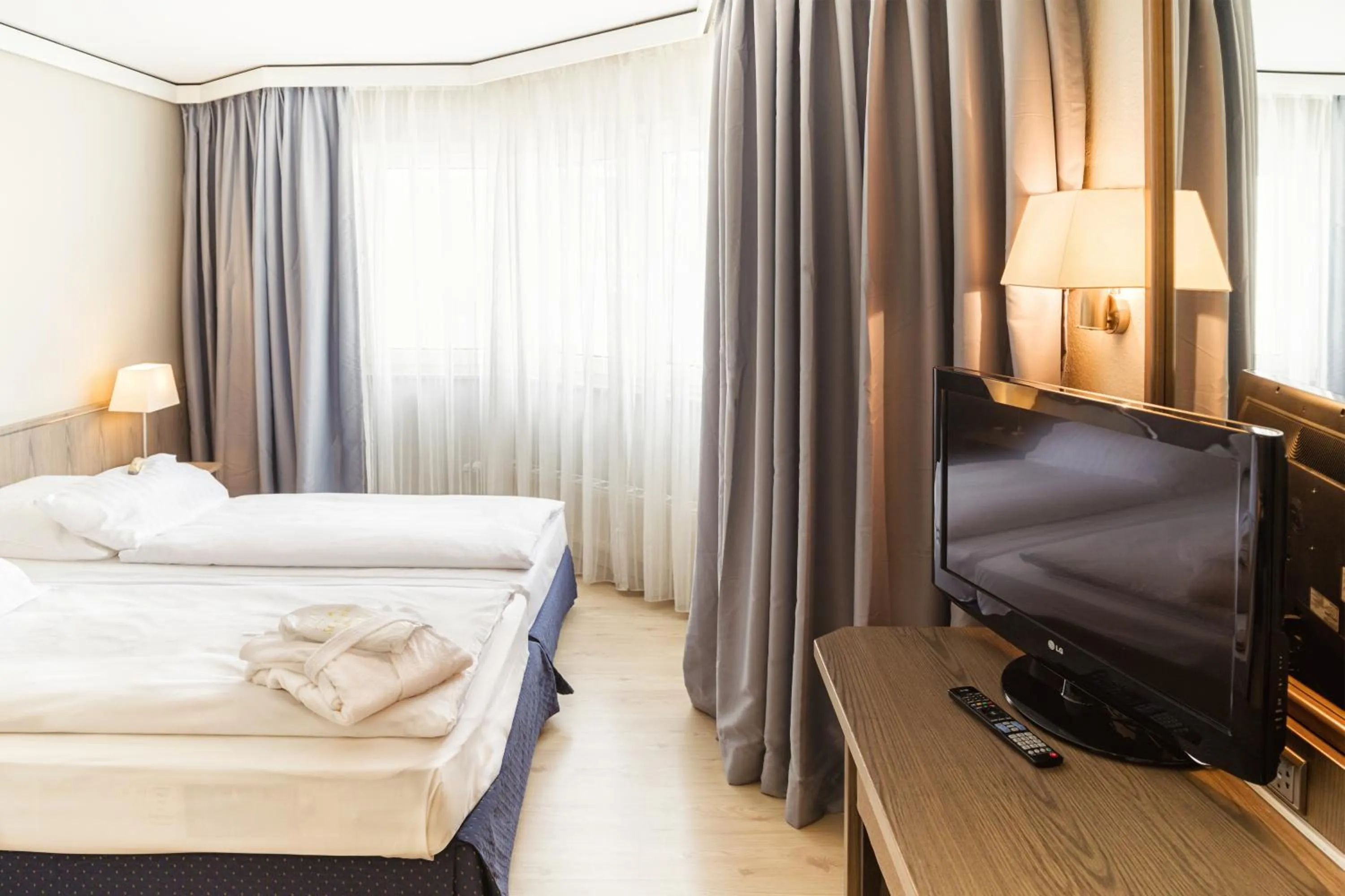 Photo of the whole room in Hotel Düsseldorf City by Tulip Inn