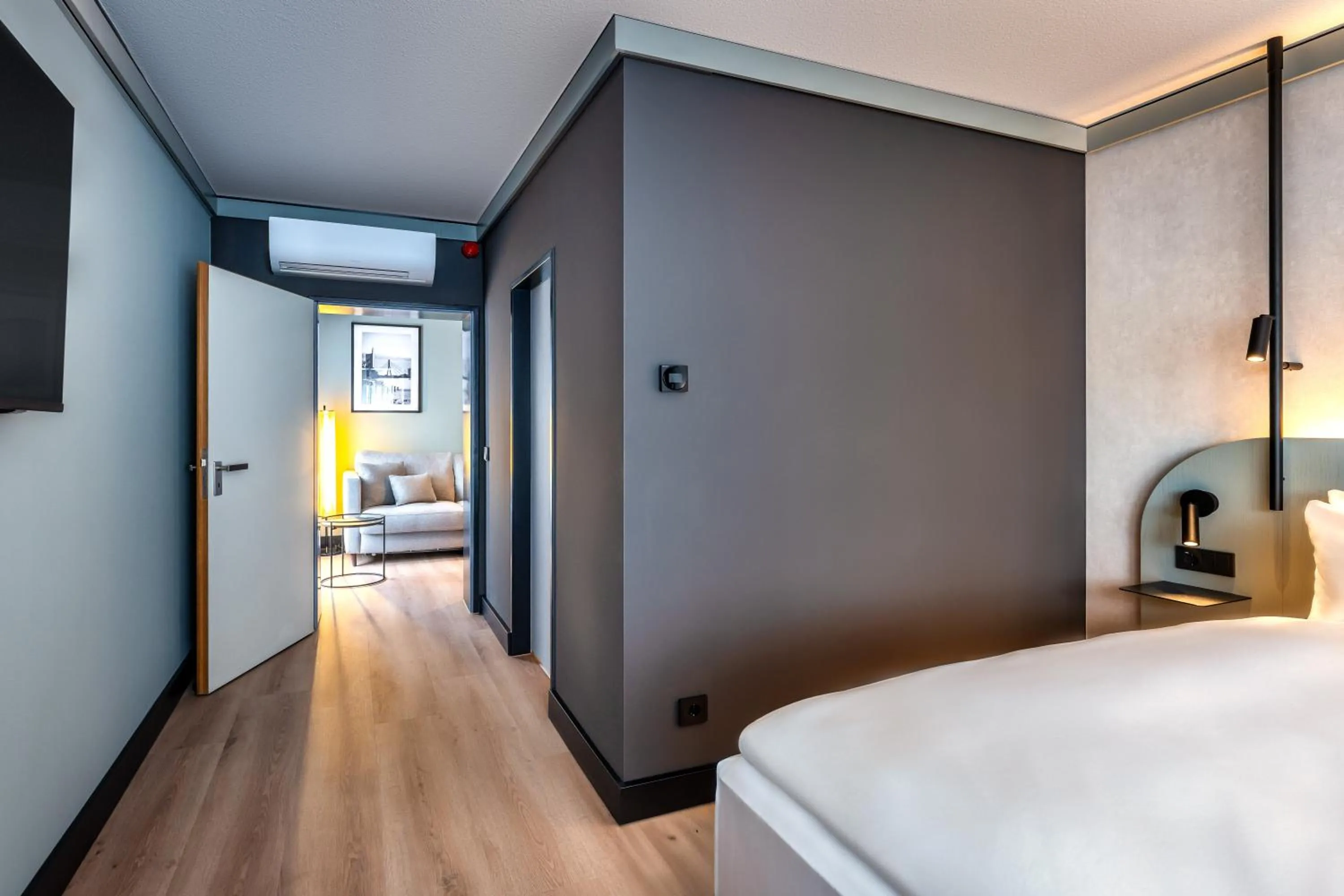 Photo of the whole room, Bed in Radisson Hotel Dusseldorf City Center