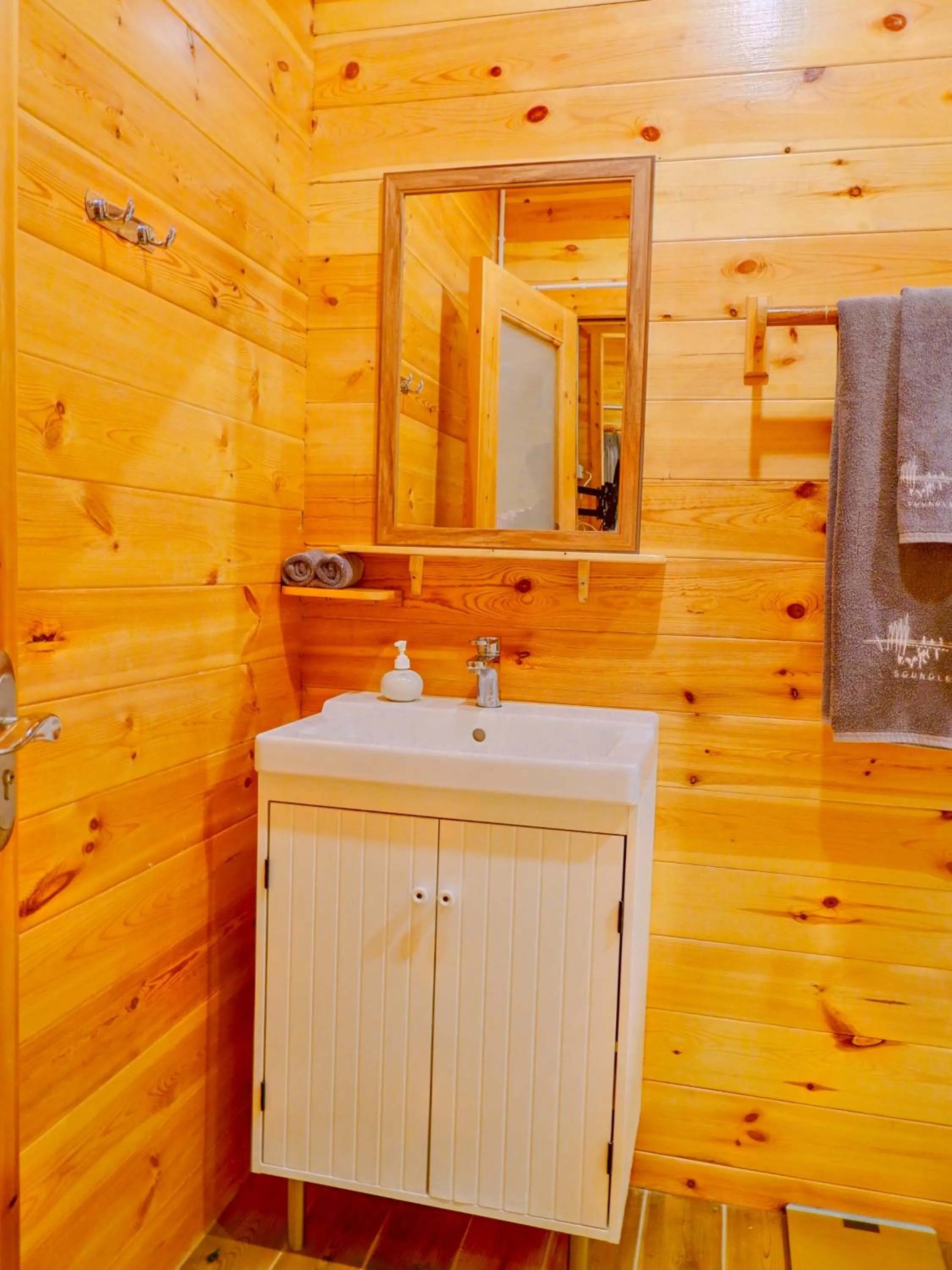 Soundless Resort