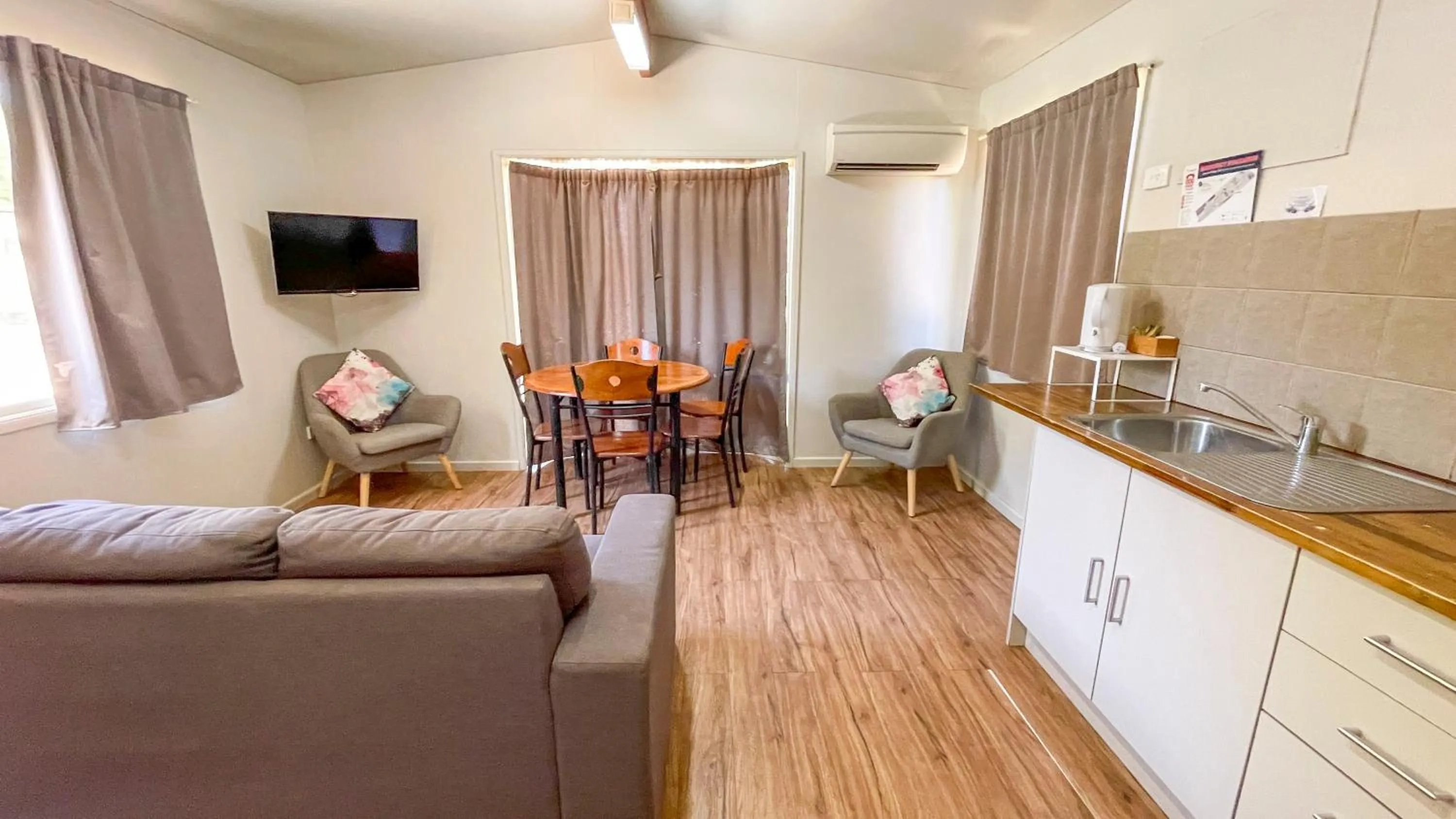 Kitchen or kitchenette in Capricorn Holiday Park