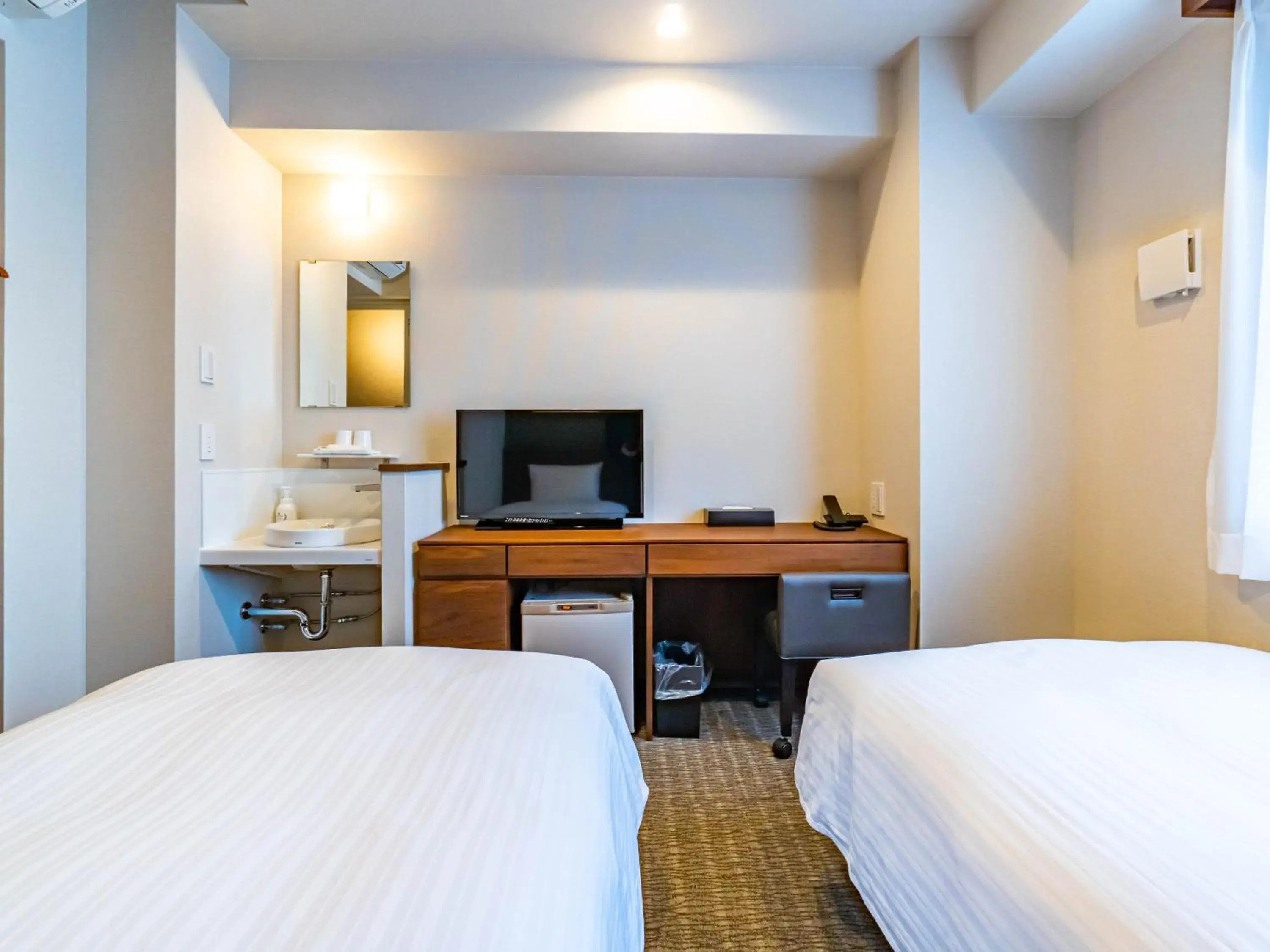 Superior Twin Room - single occupancy in Bande Hotel Tenpozan Higashi Superior Twin Room - single occupancy in Bande Hotel Tenpozan Higashi