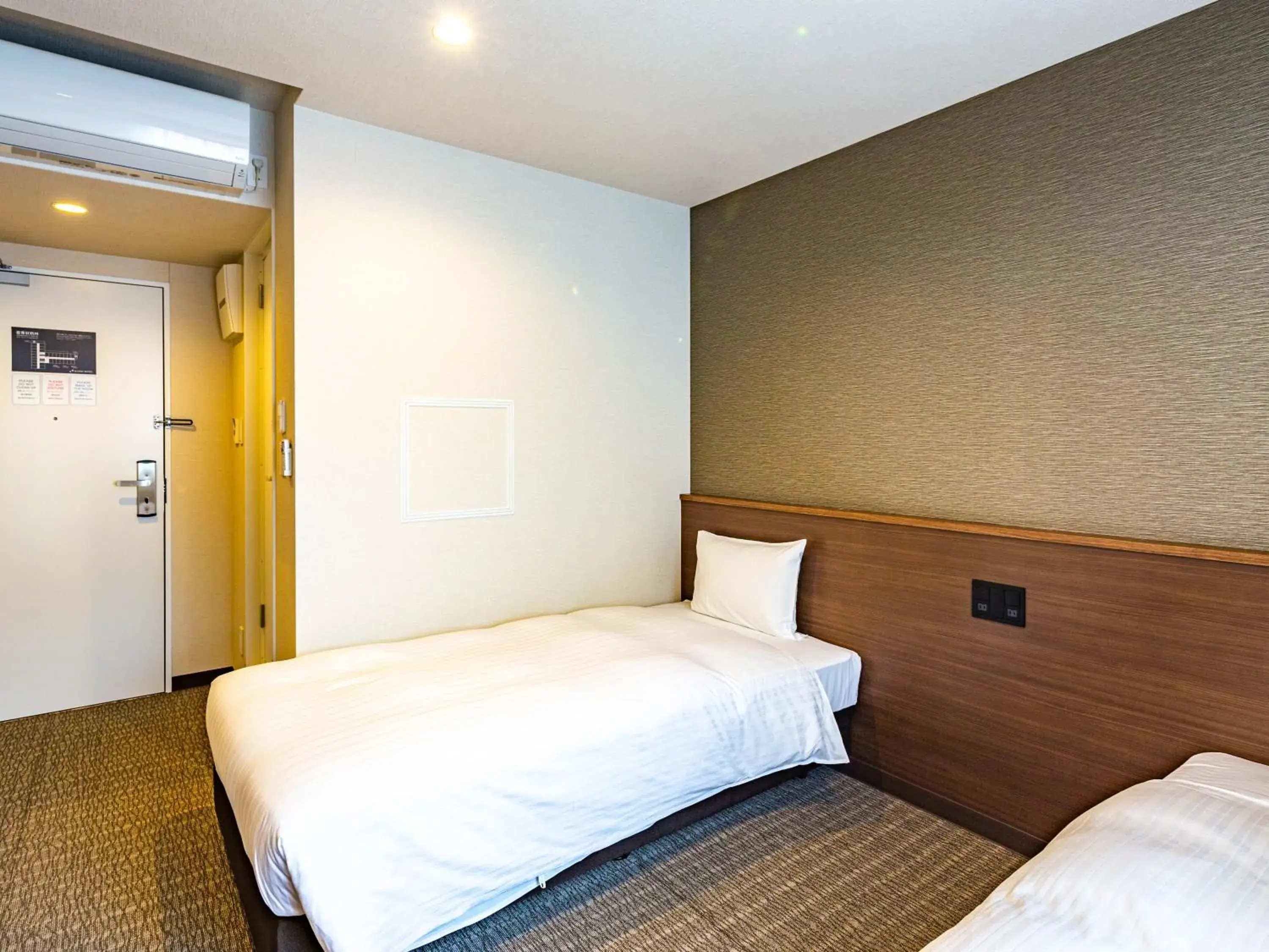Twin Room - single occupancy in Bande Hotel Tenpozan Higashi Twin Room - single occupancy in Bande Hotel Tenpozan Higashi