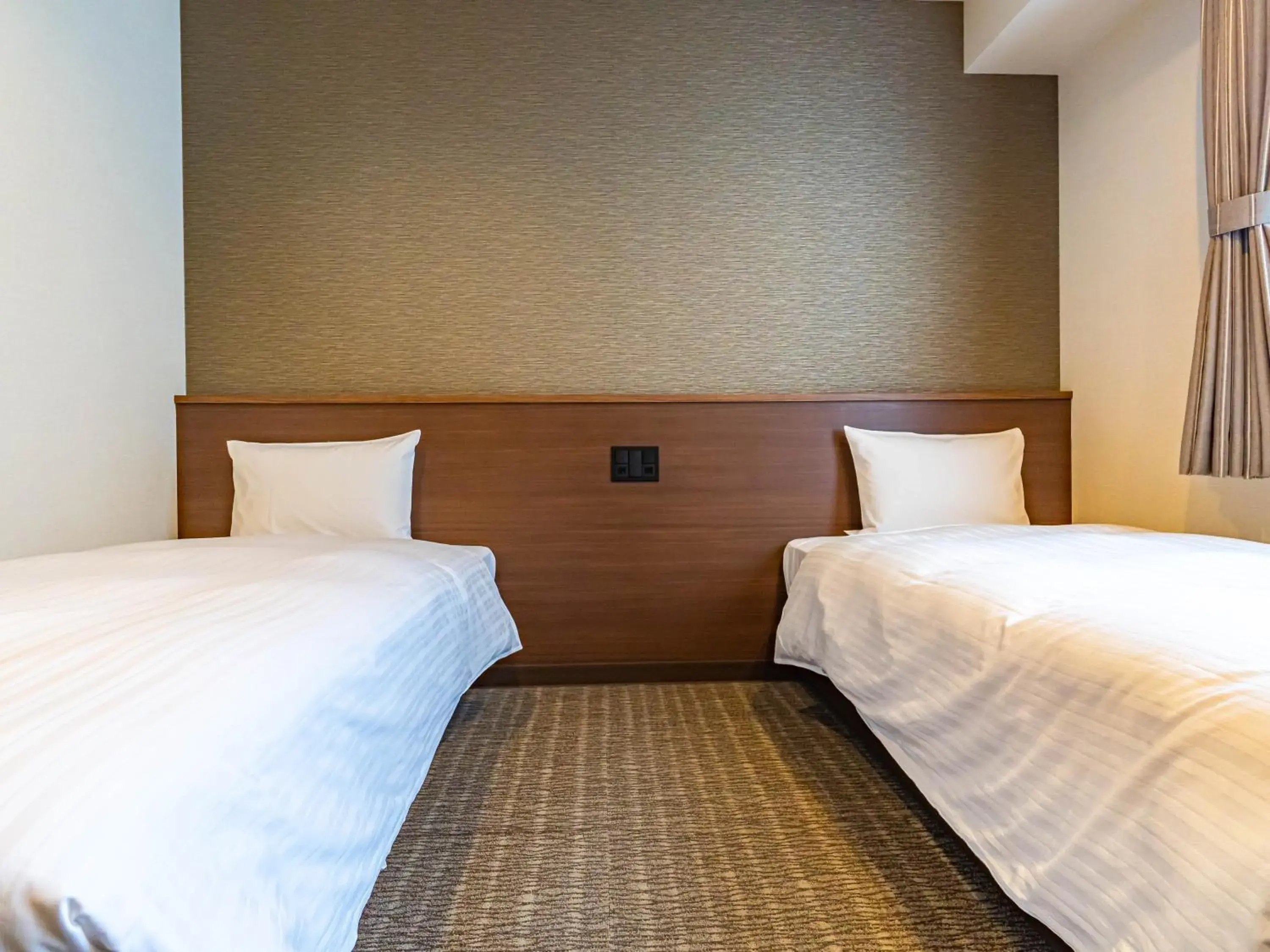 Twin Room - single occupancy in Bande Hotel Tenpozan Higashi Twin Room - single occupancy in Bande Hotel Tenpozan Higashi