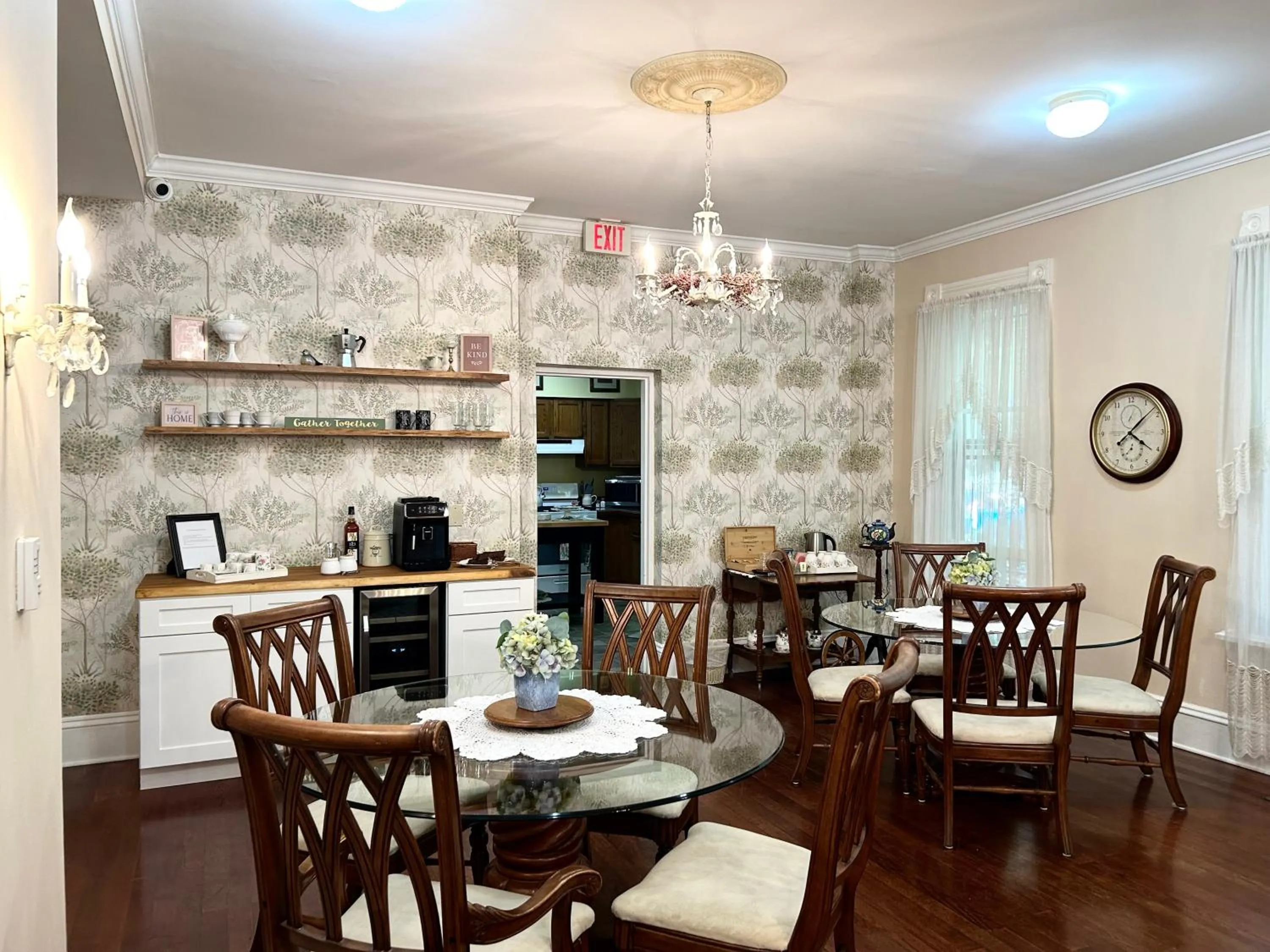 Lounge or bar in 50 Lincoln Short North Bed & Breakfast