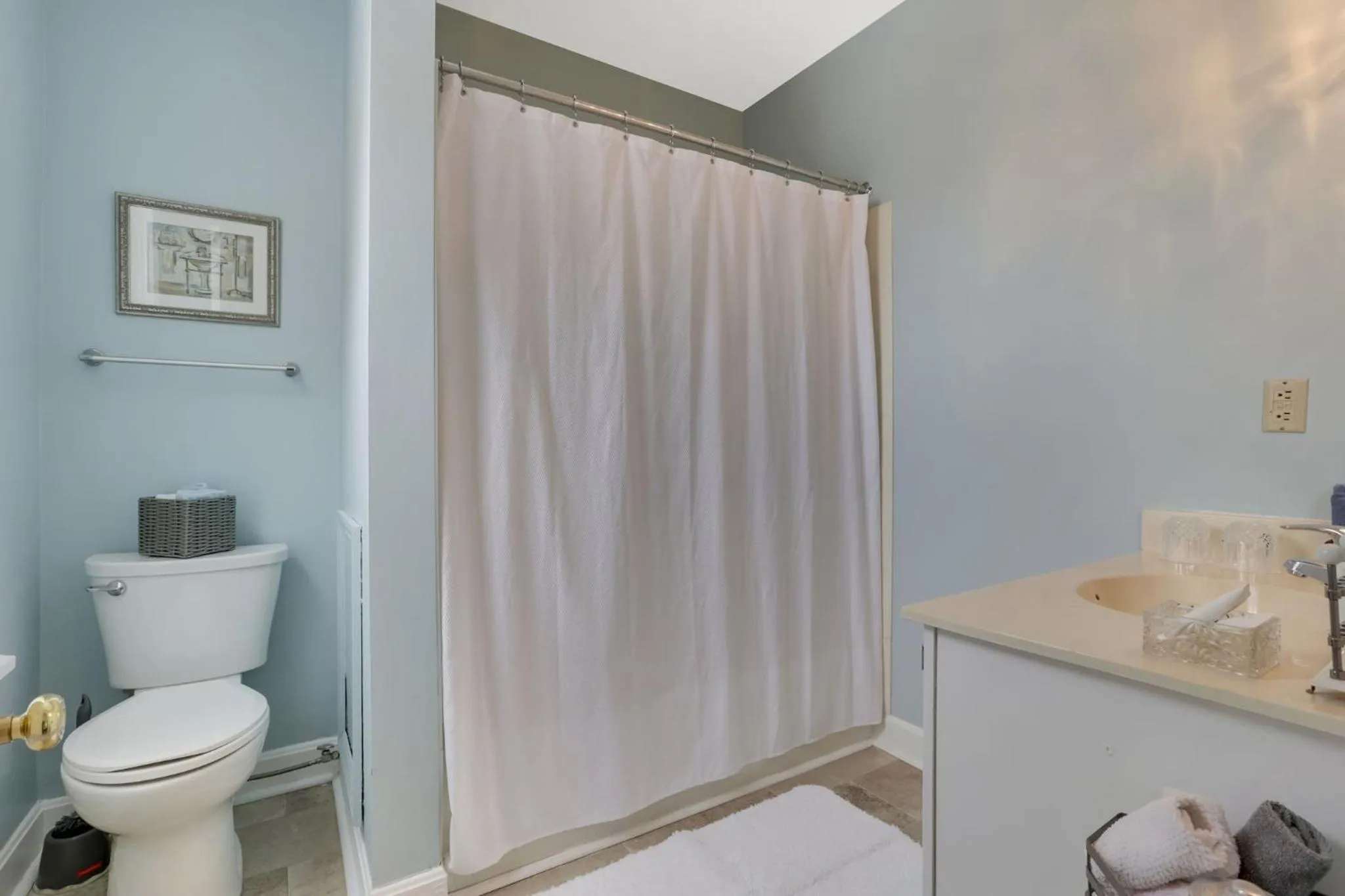 Bathroom in 50 Lincoln Short North Bed & Breakfast