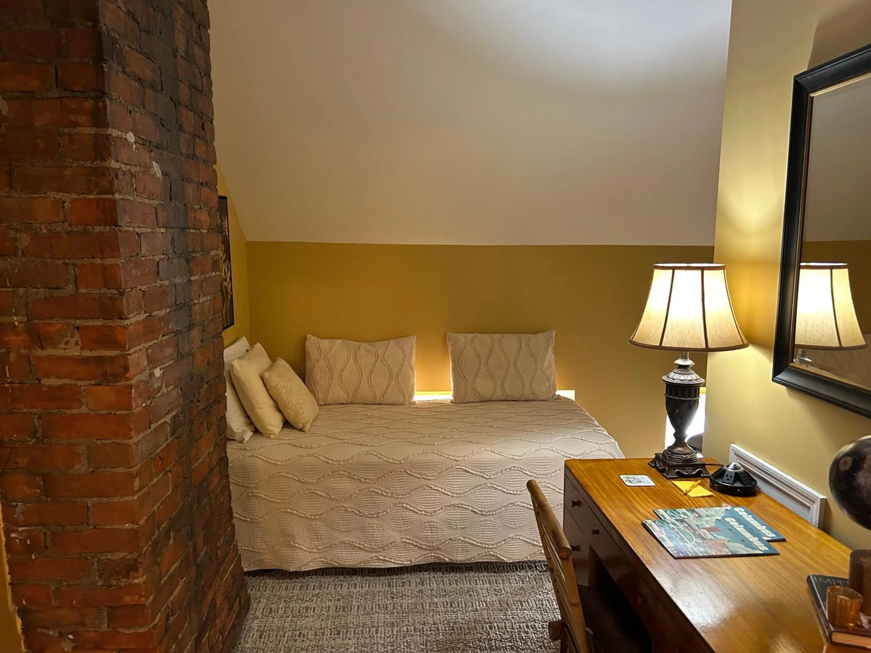 Bed in 50 Lincoln Short North Bed & Breakfast