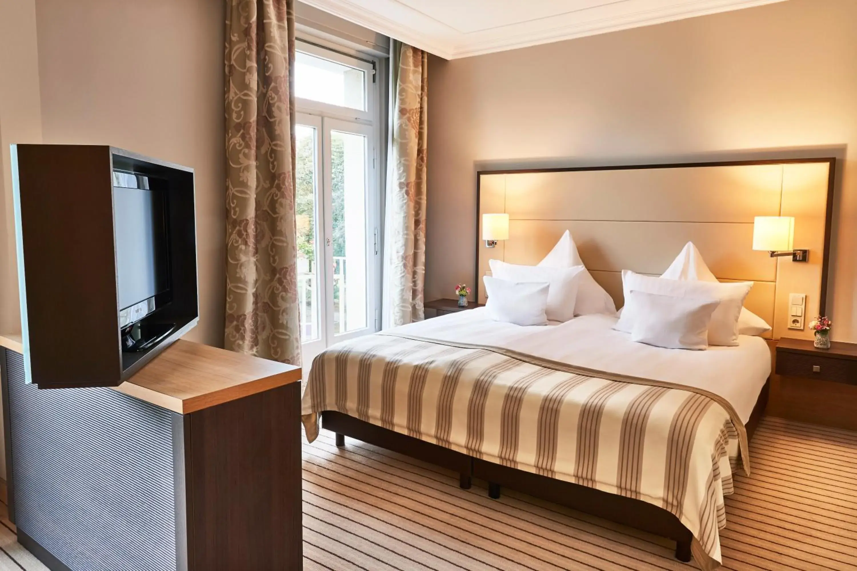 Photo of the whole room, Bed in Steigenberger Hotel Bad Neuenahr Photo of the whole room, Bed in Steigenberger Hotel Bad Neuenahr