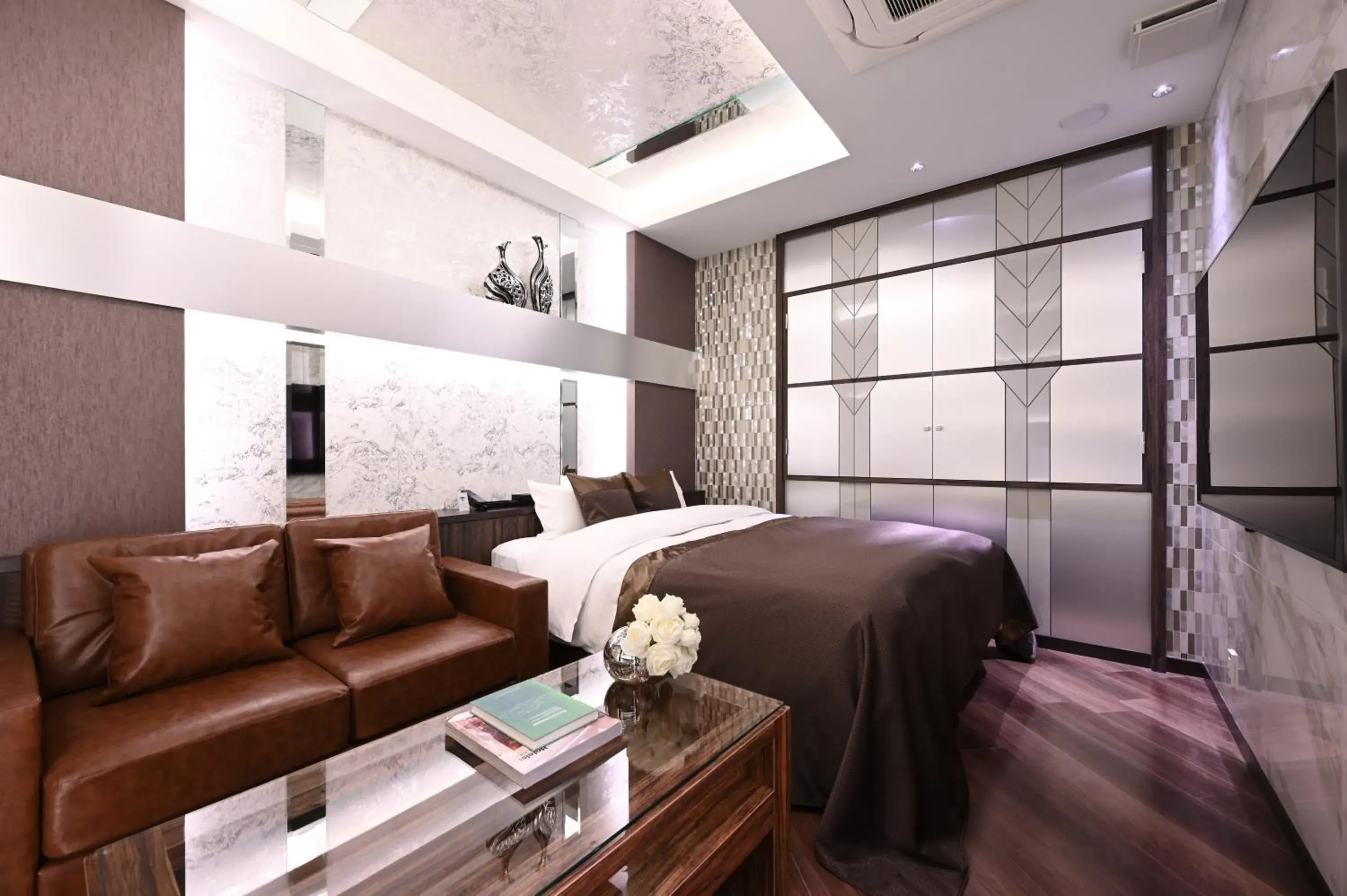 Queen Room in HOTEL VARKIN ANNEX Queen Room in HOTEL VARKIN ANNEX