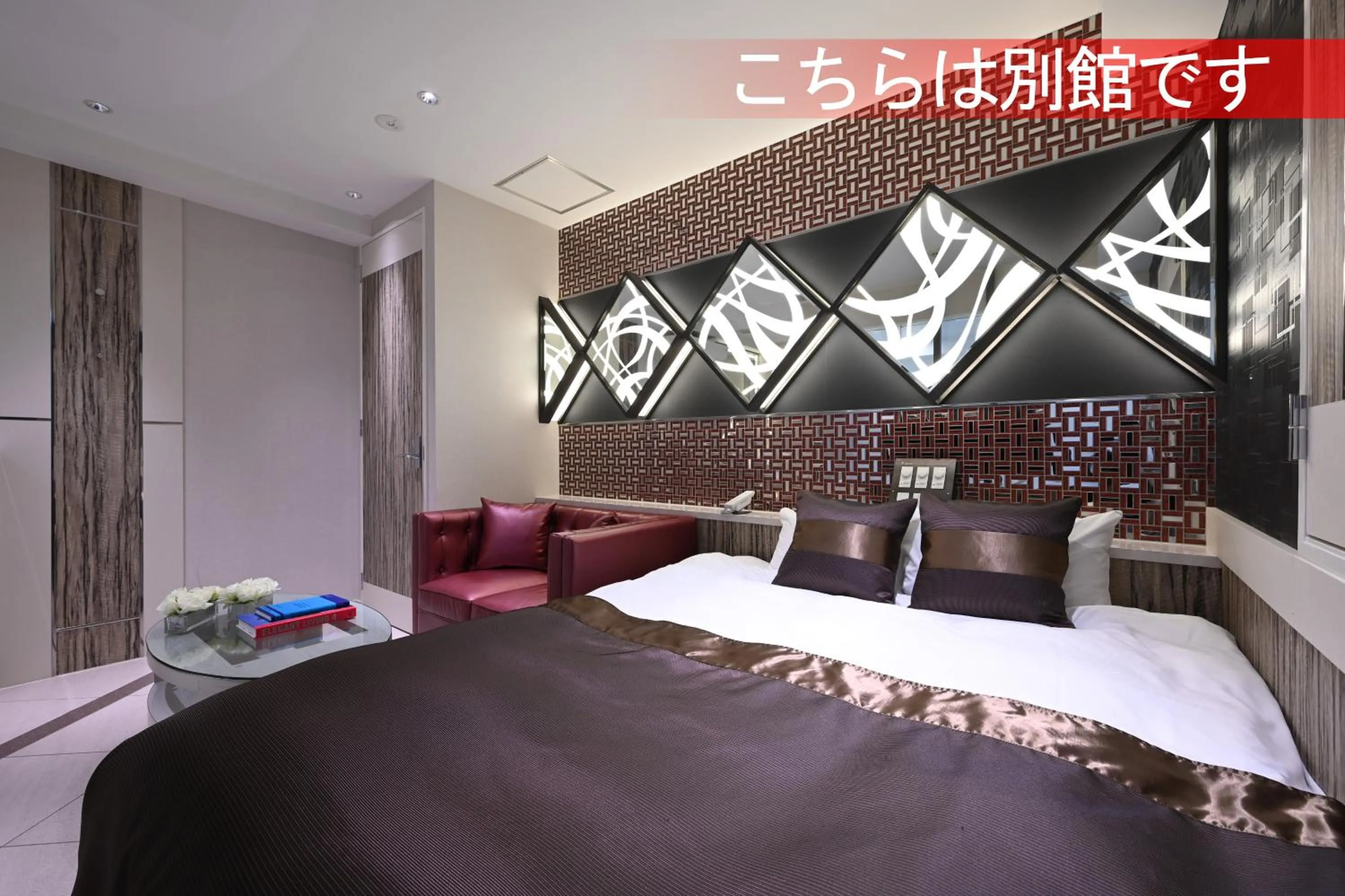 Bed in HOTEL VARKIN ANNEX