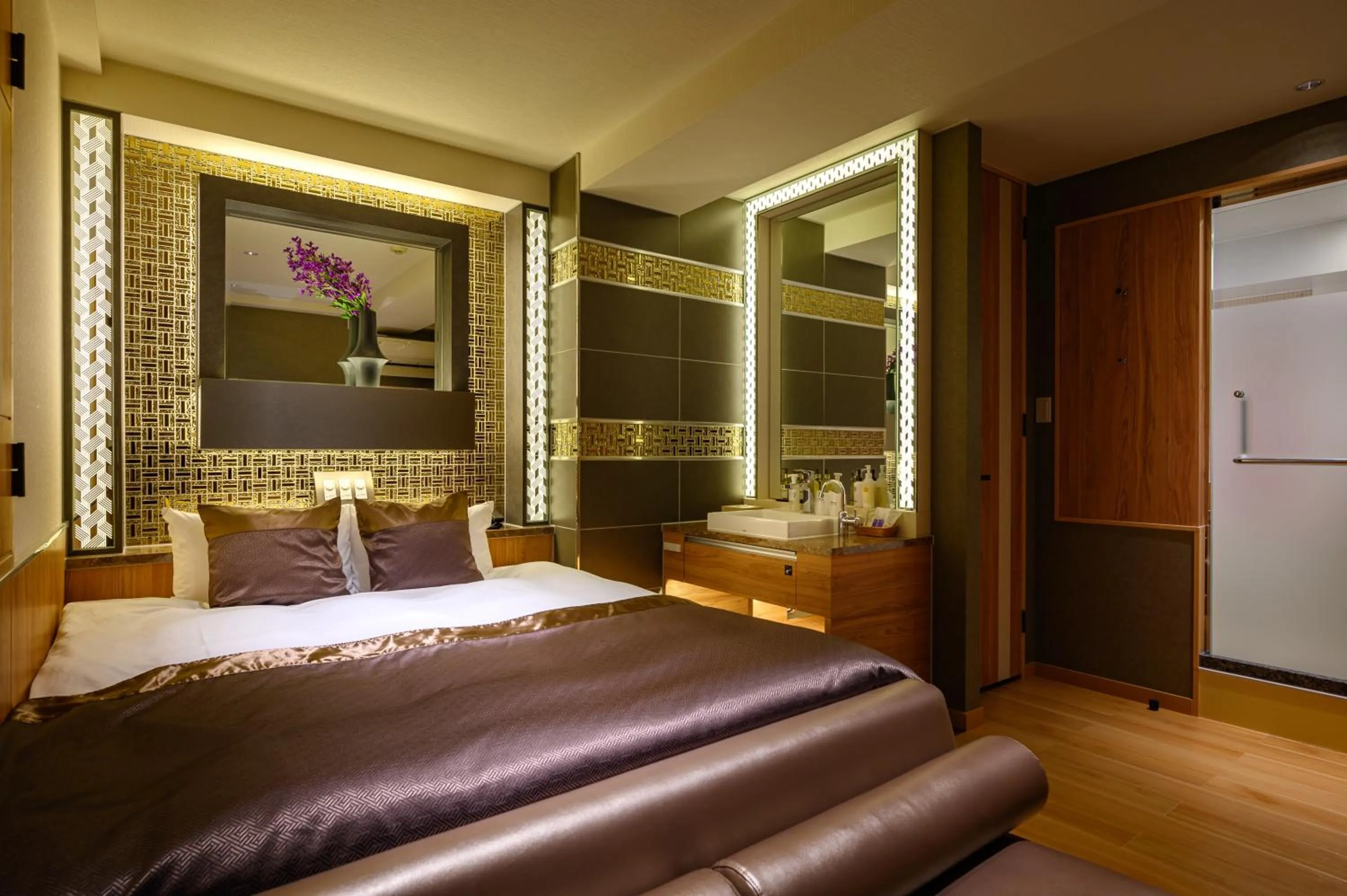 Bed in HOTEL VARKIN ANNEX