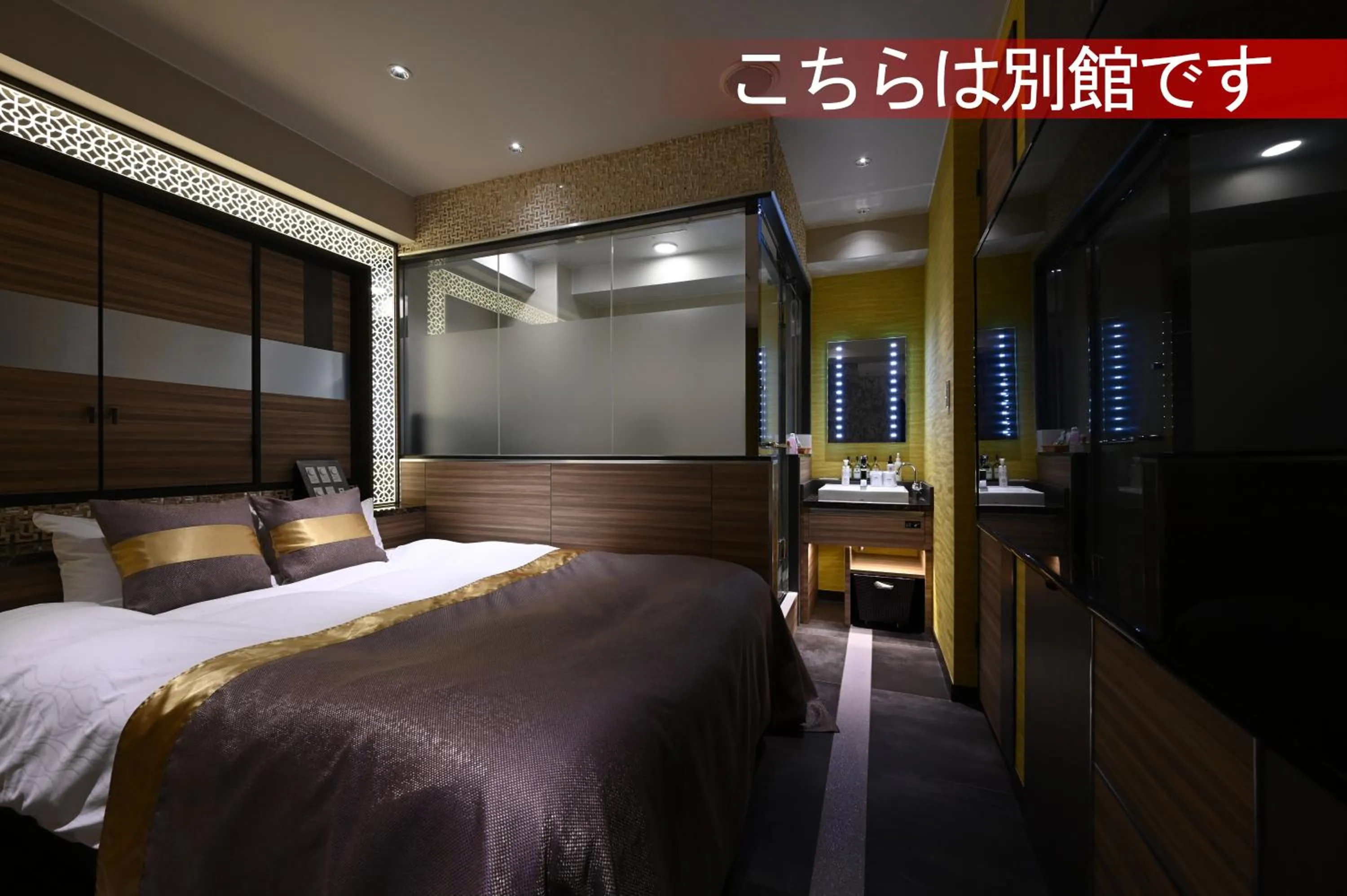 Bed in HOTEL VARKIN ANNEX