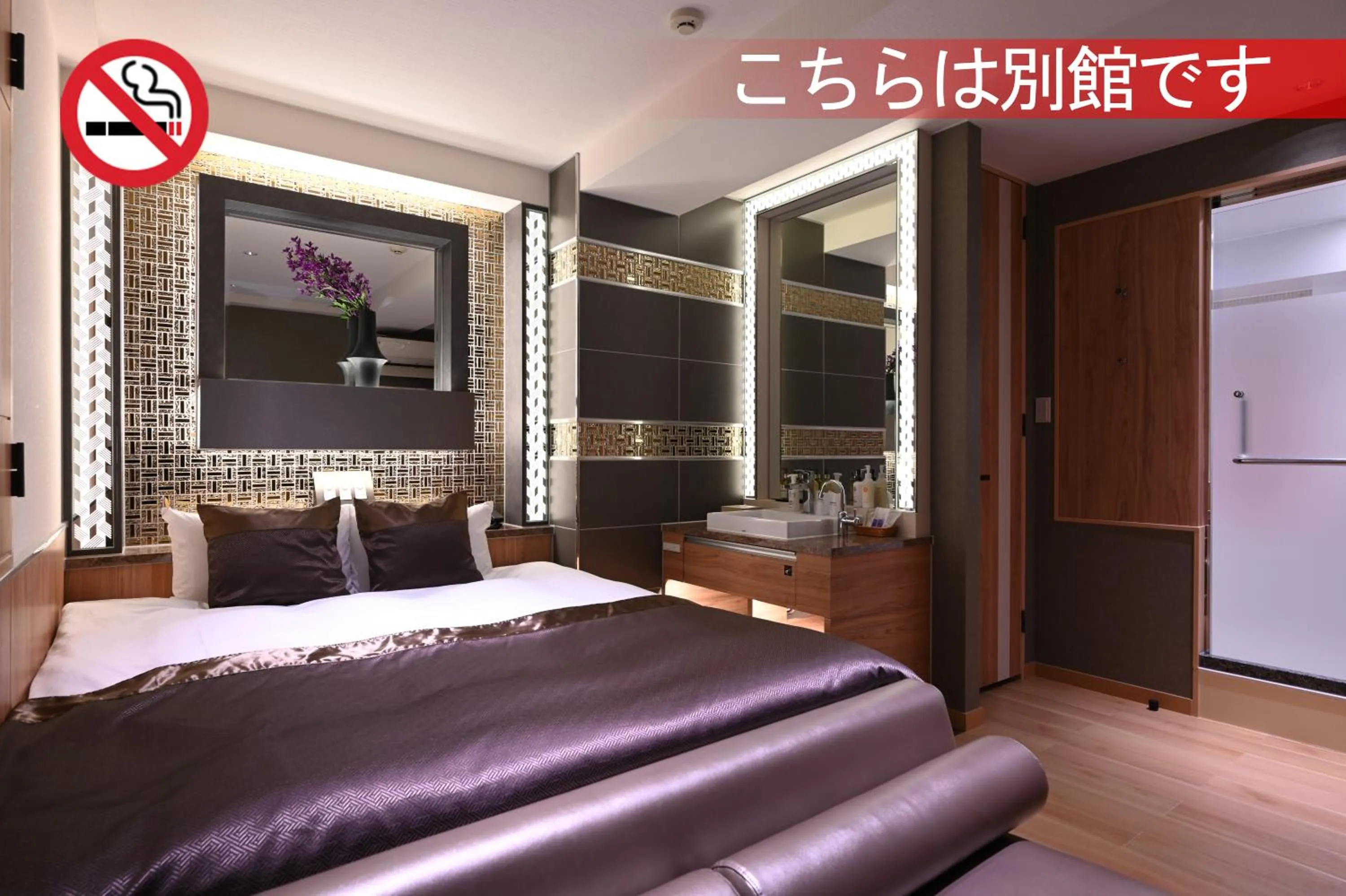 Bed in HOTEL VARKIN ANNEX