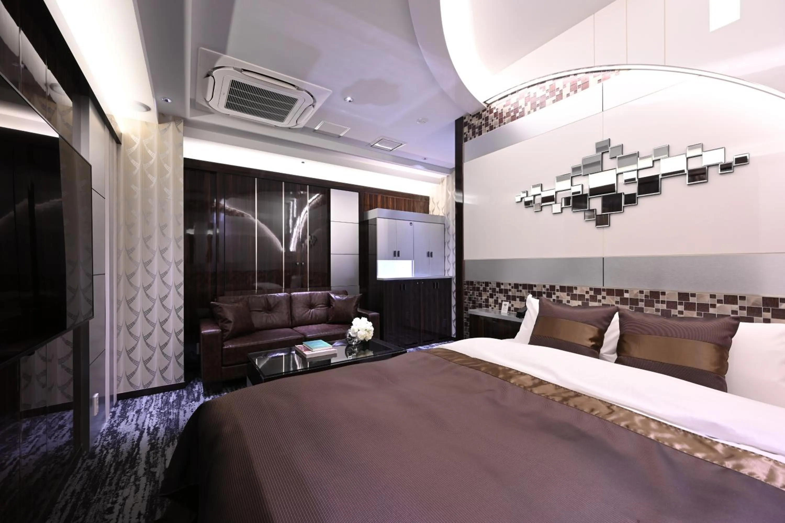 Bed in HOTEL VARKIN ANNEX