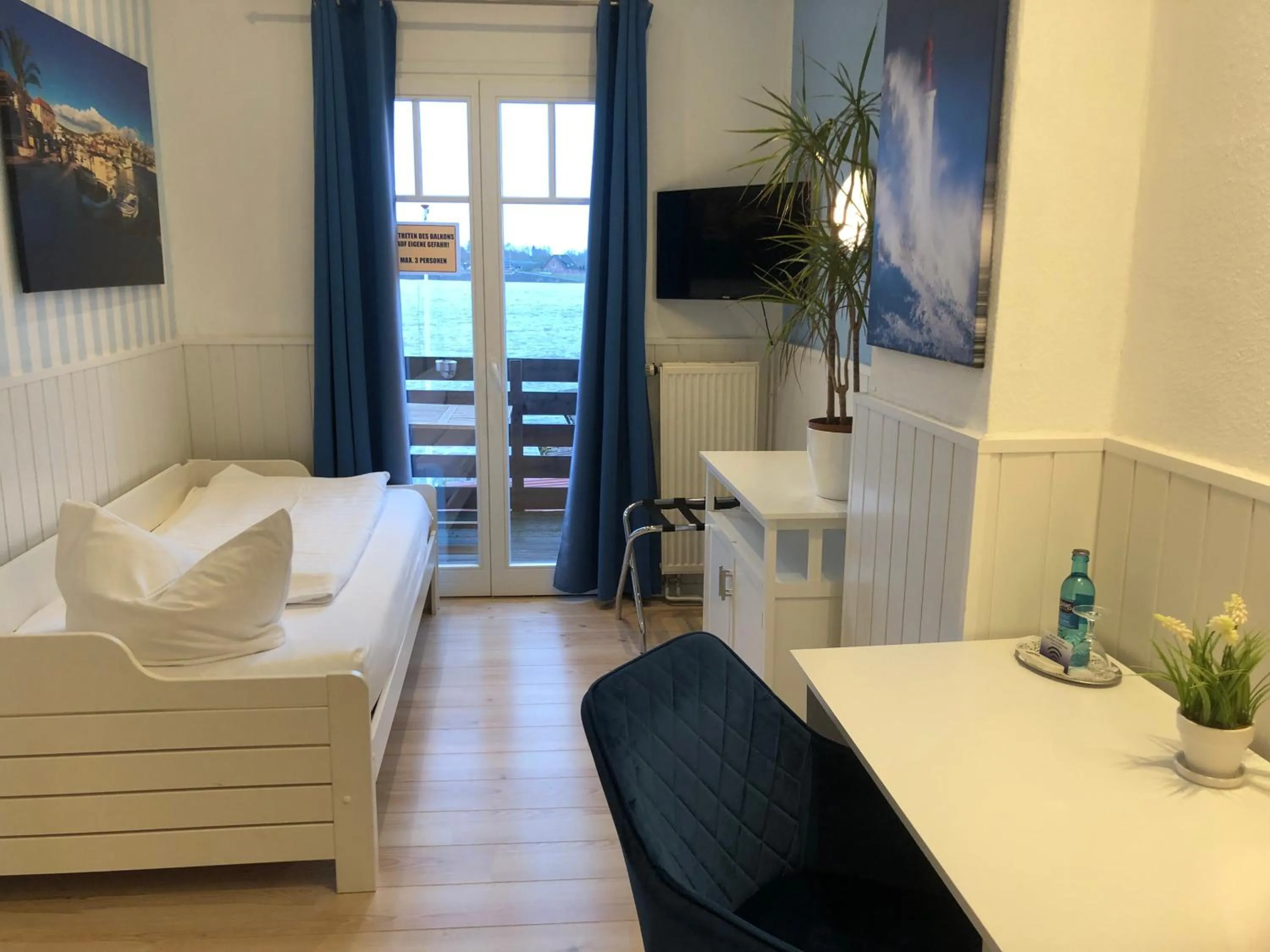 Bedroom, Bed in Zum Alten Schifferhaus