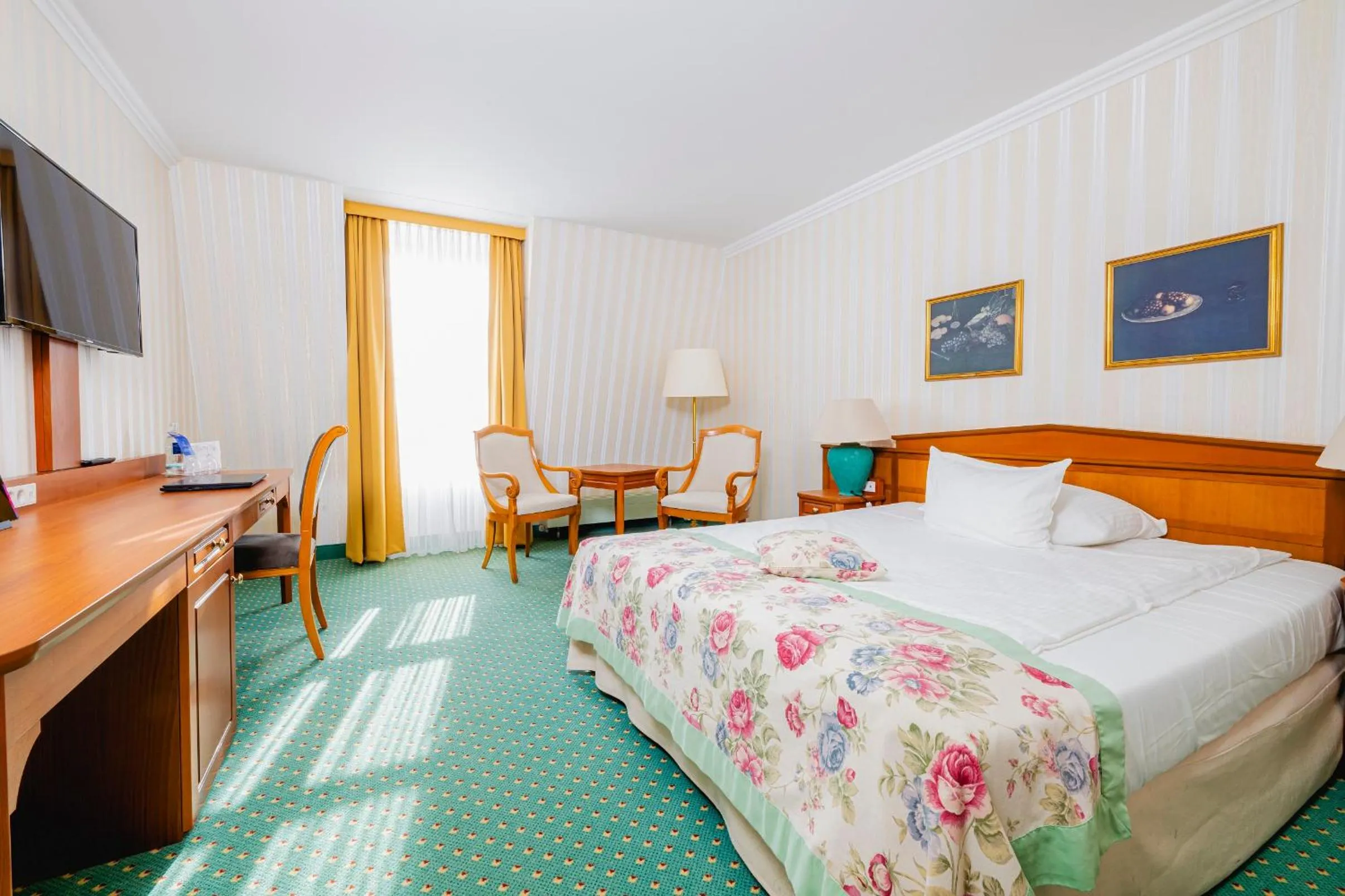 Photo of the whole room, Bed in Hotel am Schlosspark