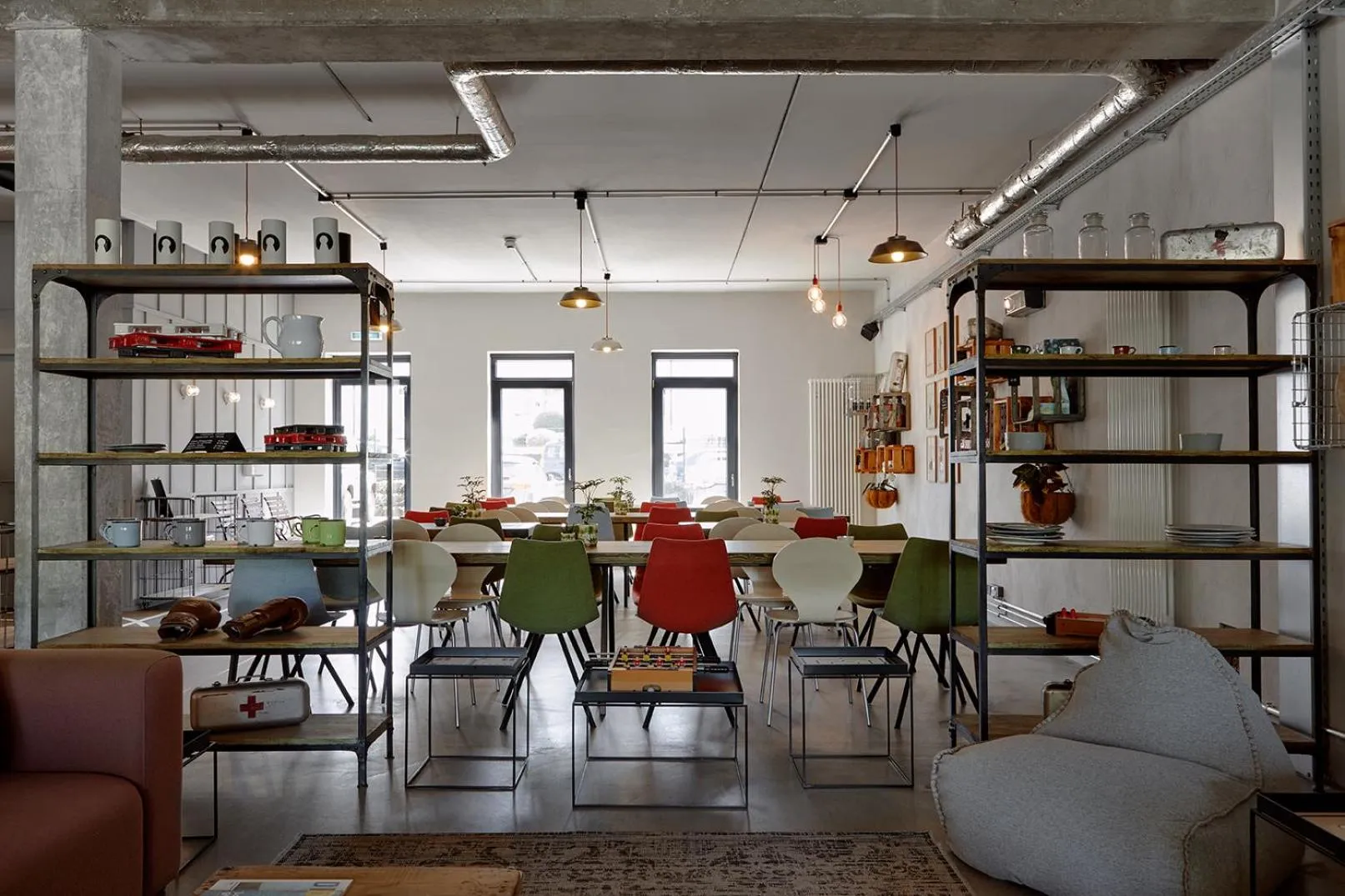 Restaurant/places to eat in Underdog Hotel