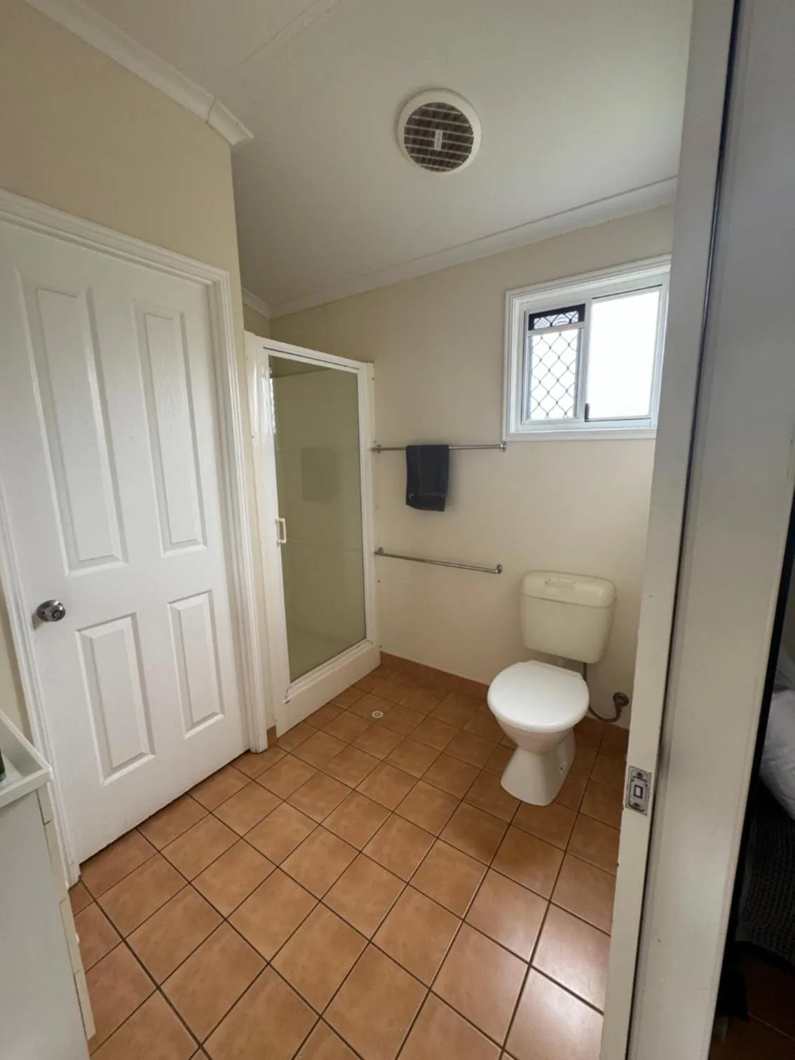 Toilet in Mareeba Motor Inn